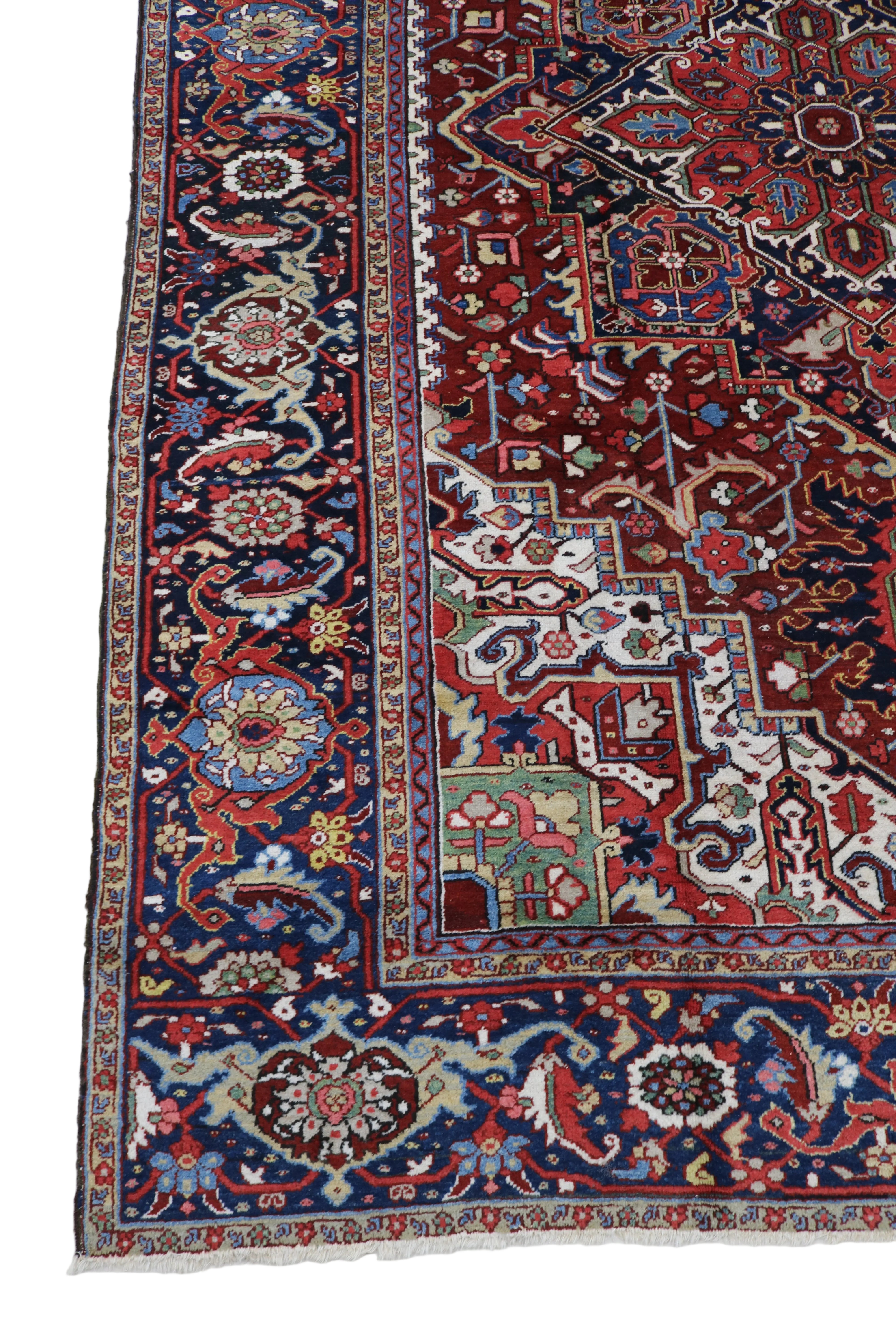 Long view of fine antique Persian Heriz carpet showing elegant proportions and crisp geometric design, 390 × 280 cm