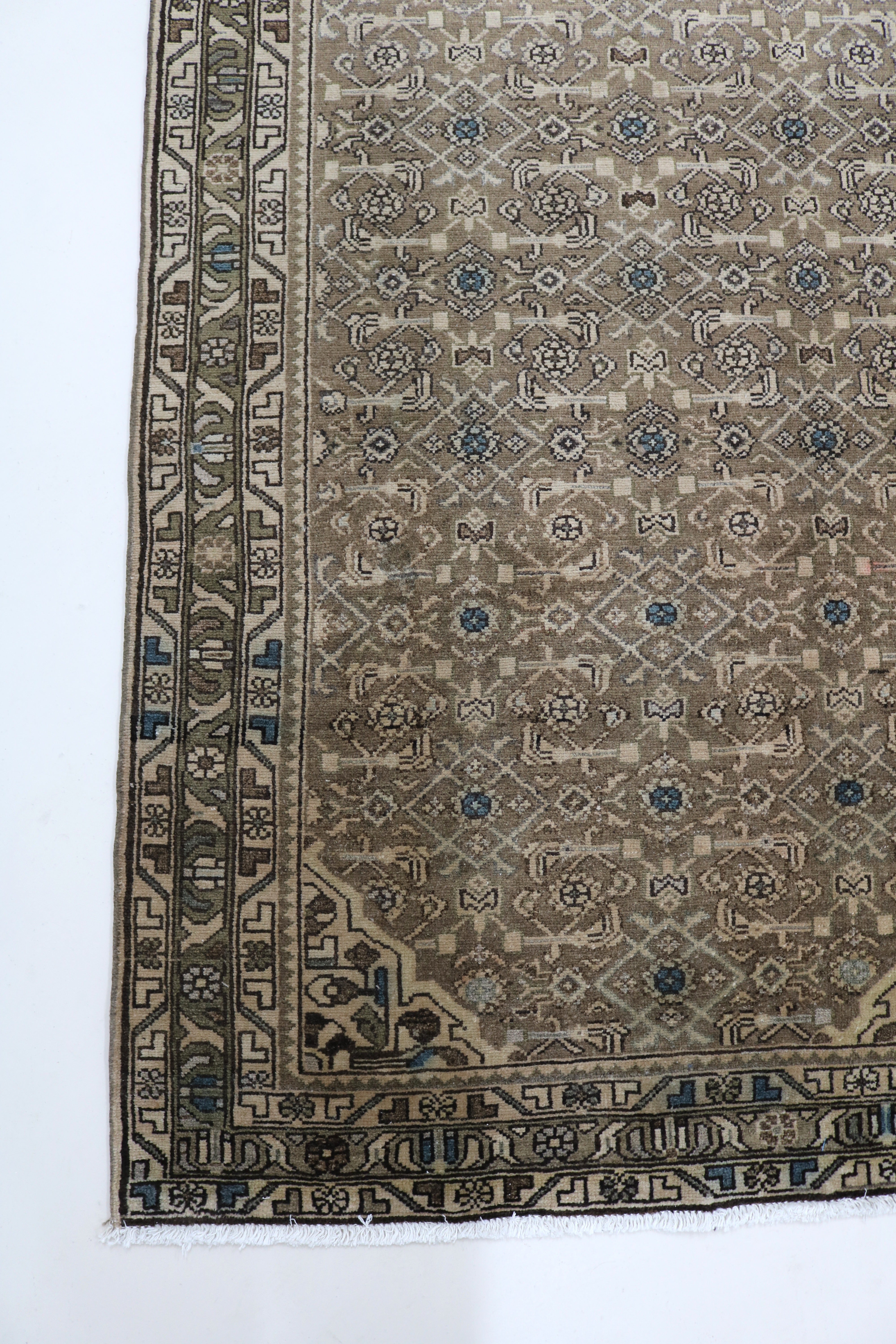 Long view of antique Persian Malayer runner showing elongated format and finely drawn pattern, 405 × 111 cm