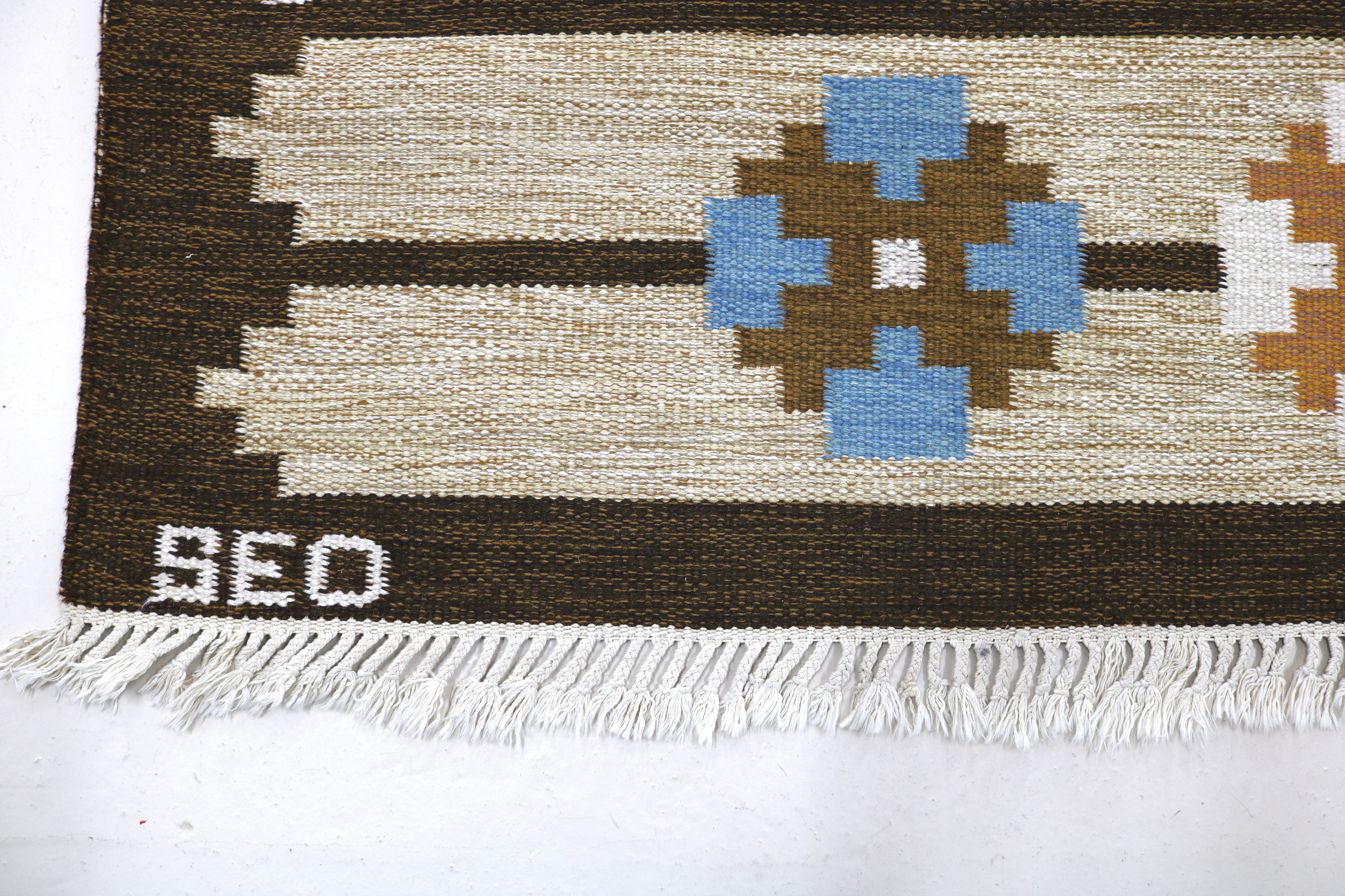 Scandinavian vintage kilim rug showing geometric woven pattern.