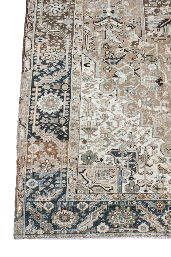 Antique Persian Heriz Carpet, 392x305 cm, circa 1930