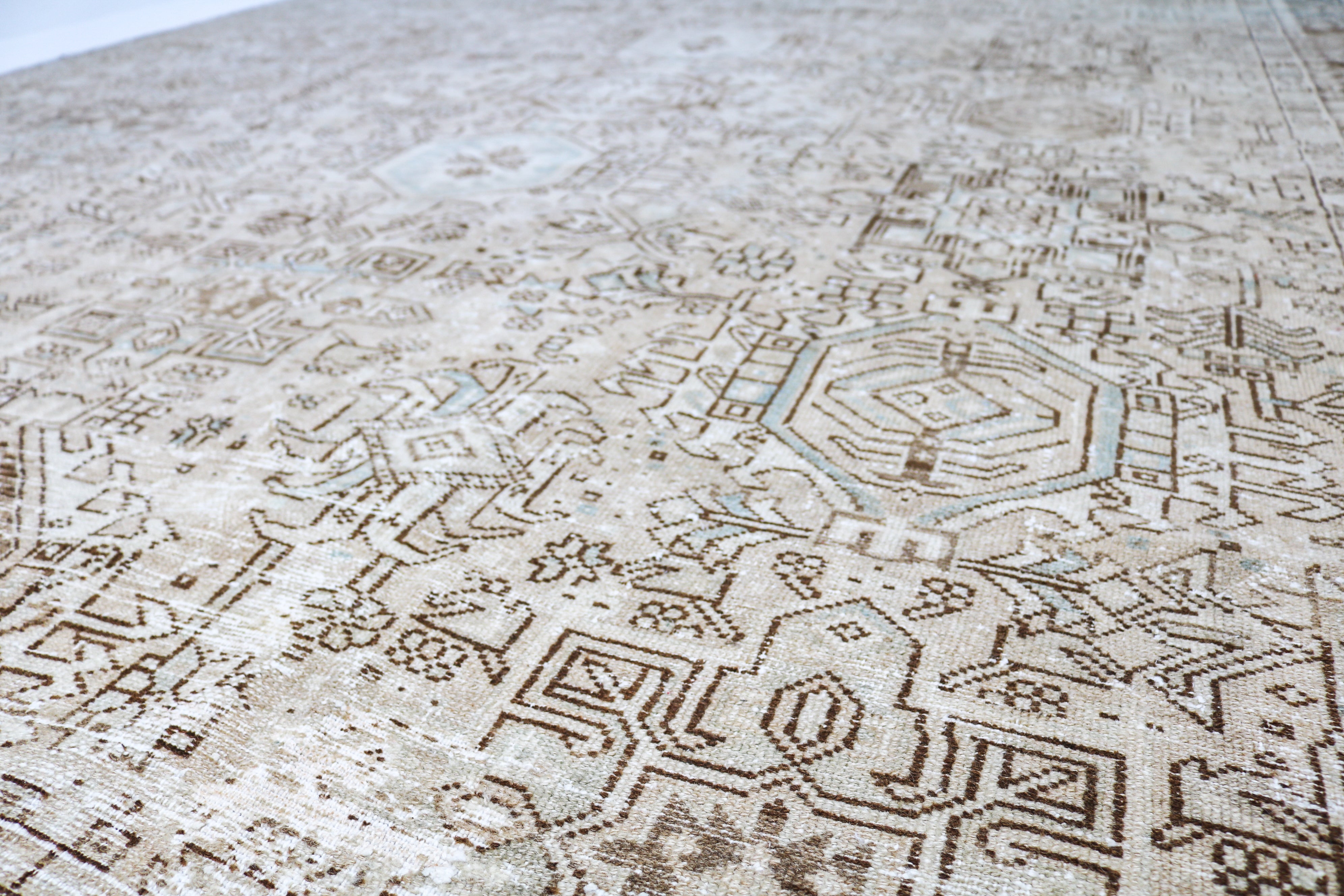 Antique Persian Heriz-Karaja carpet 322x245 cm, circa 1930