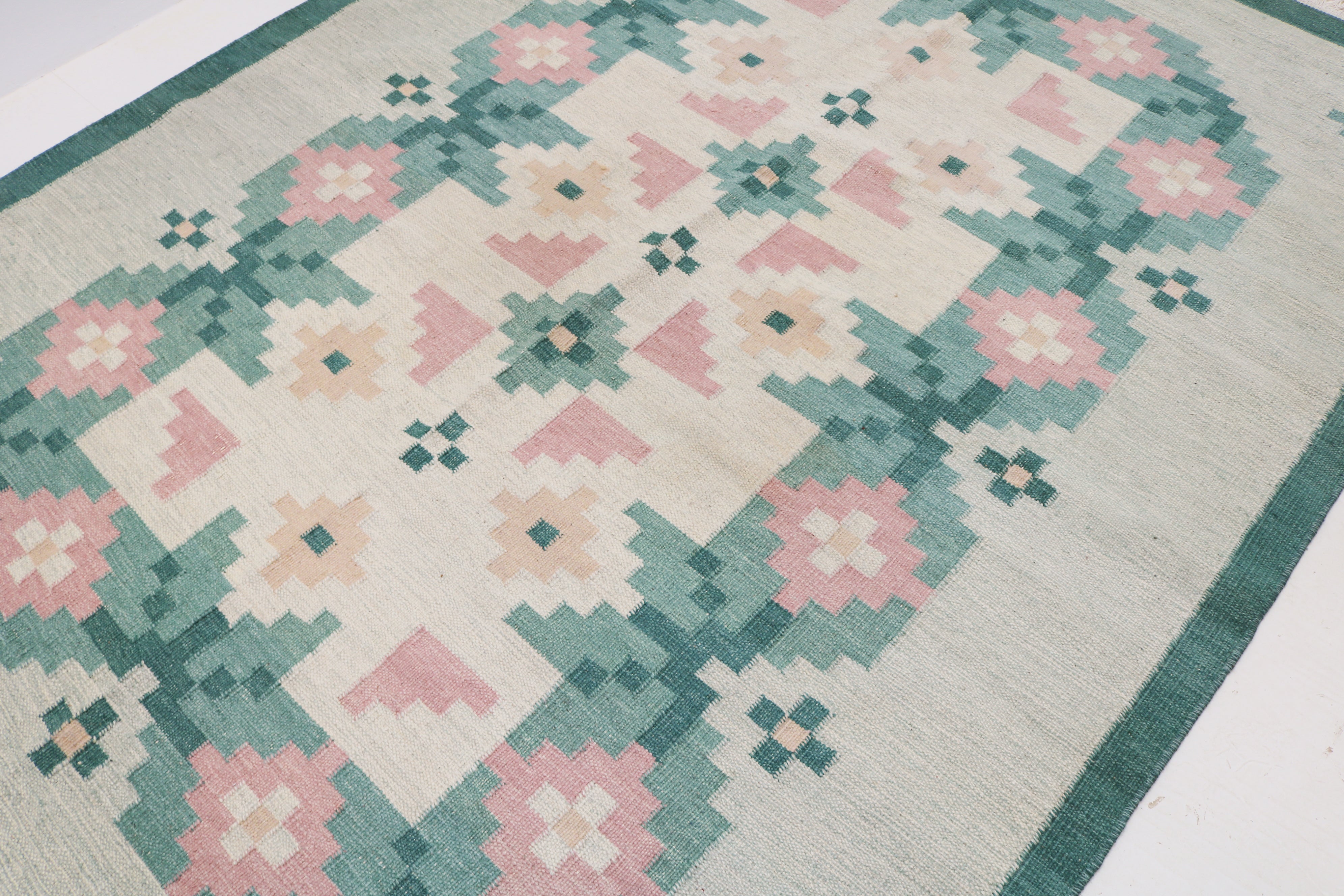 Handwoven Swedish kilim rug 272 × 202 cm with mid-century geometric floral pattern