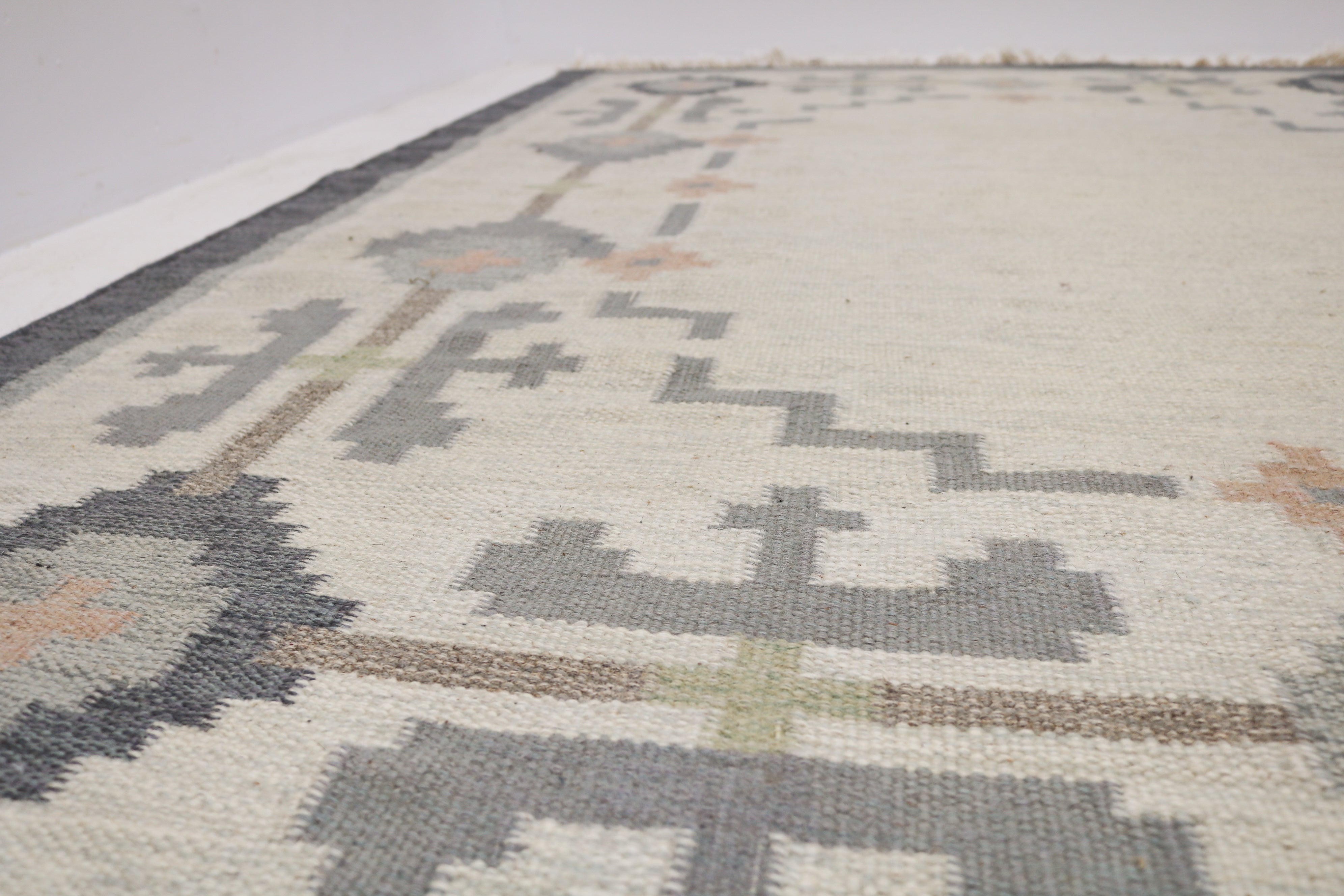 Vintage Swedish kilim rug 188 × 137 cm, handwoven wool Scandinavian flatweave 9