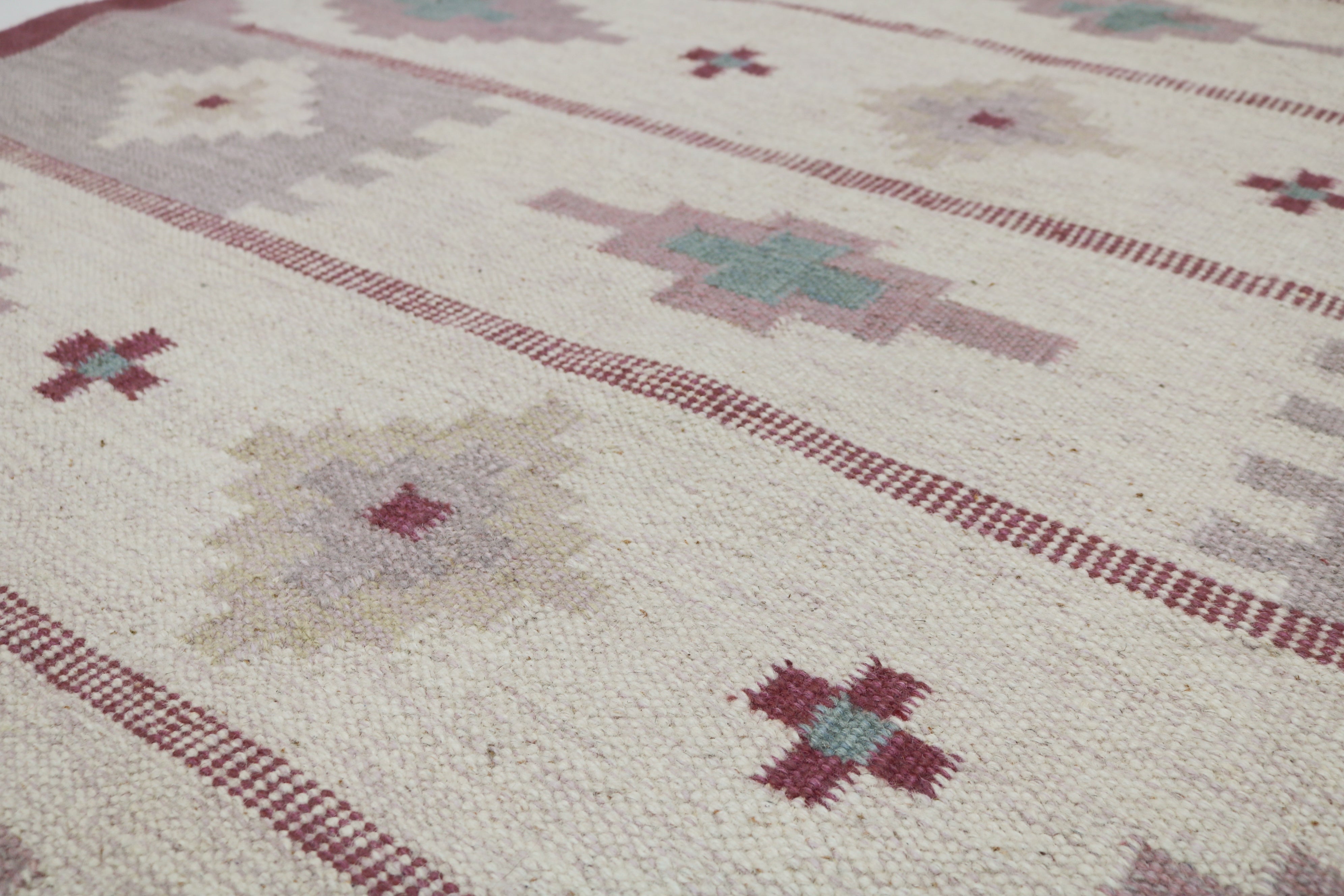 Vintage Swedish kilim rug 188 × 137 cm, handwoven wool Scandinavian flatweave 11