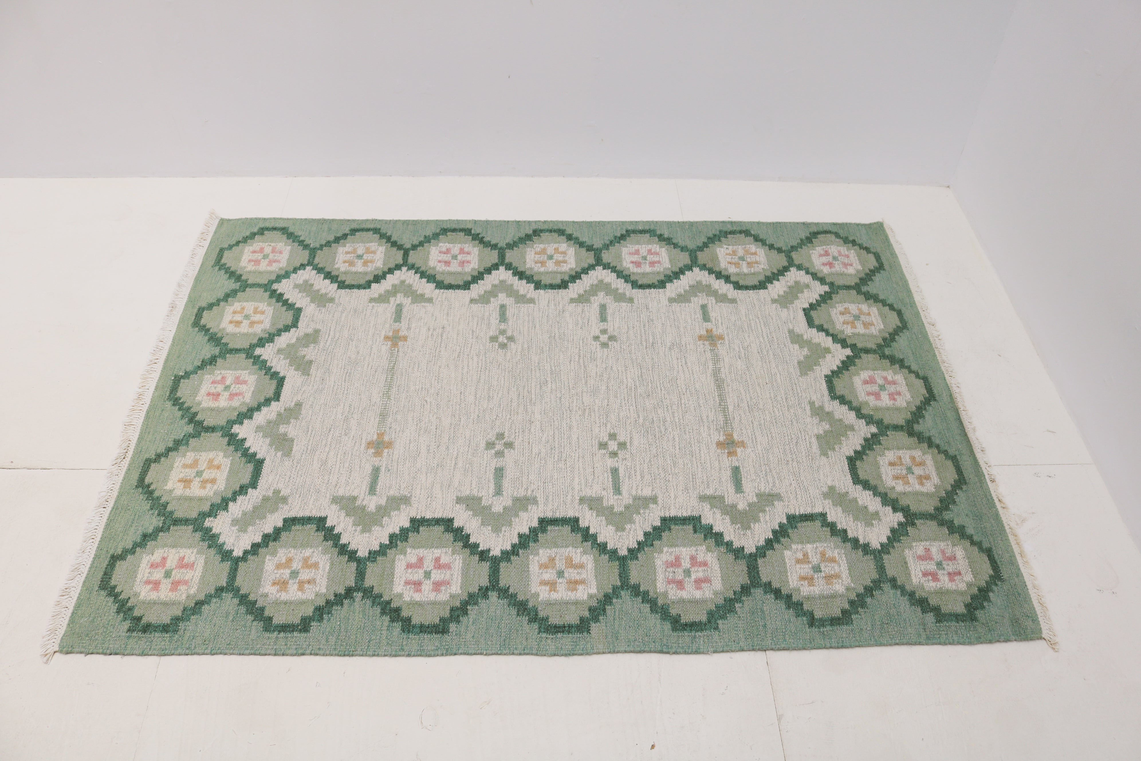 Full view of vintage Swedish Kilim rug 190 × 141 cm with green and ivory Scandinavian design