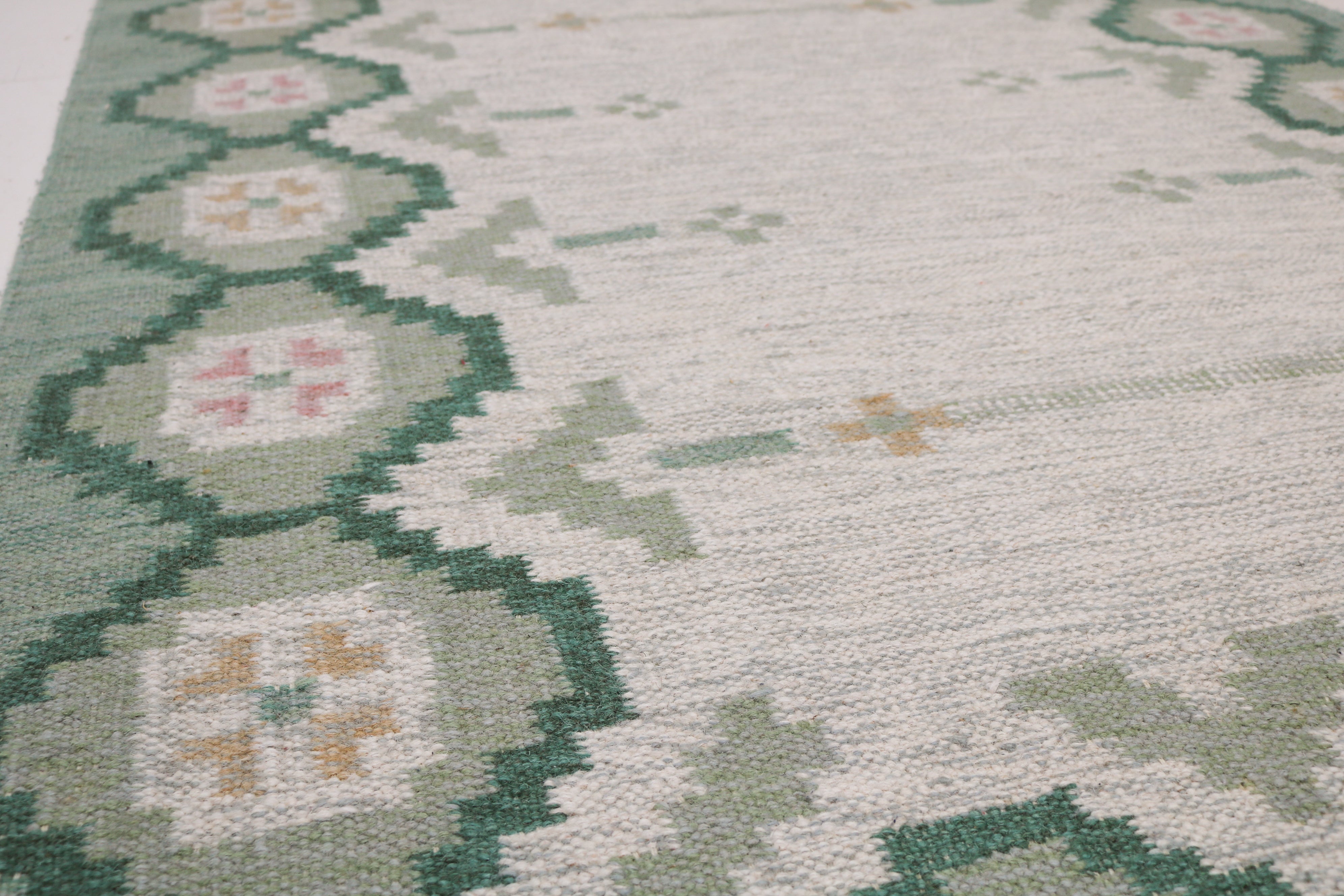 Vintage Swedish kilim rug 188 × 137 cm, handwoven wool Scandinavian flatweave