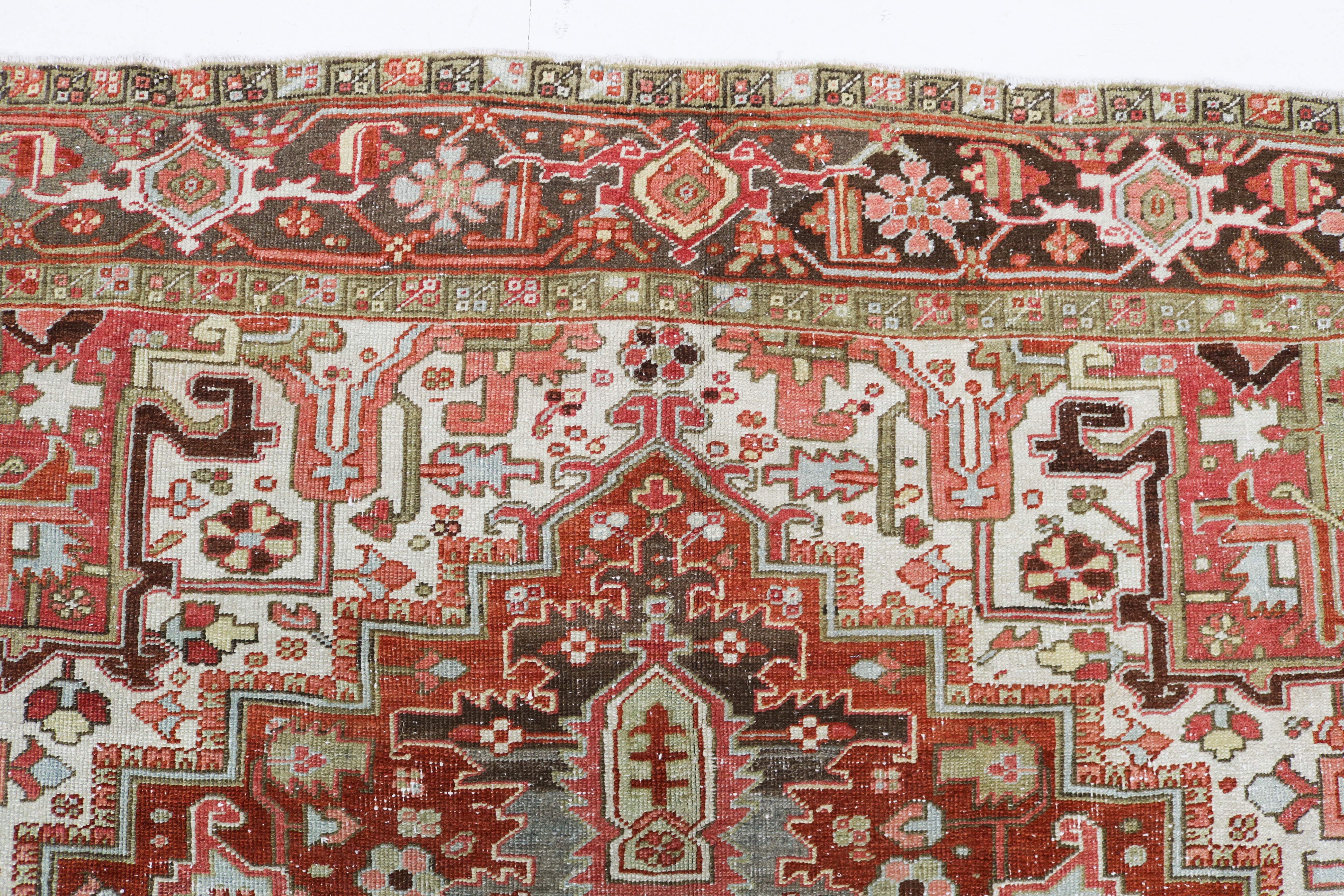 Antique Persian Heriz rug 340 × 240 cm, hand-knotted in wool, circa 1920