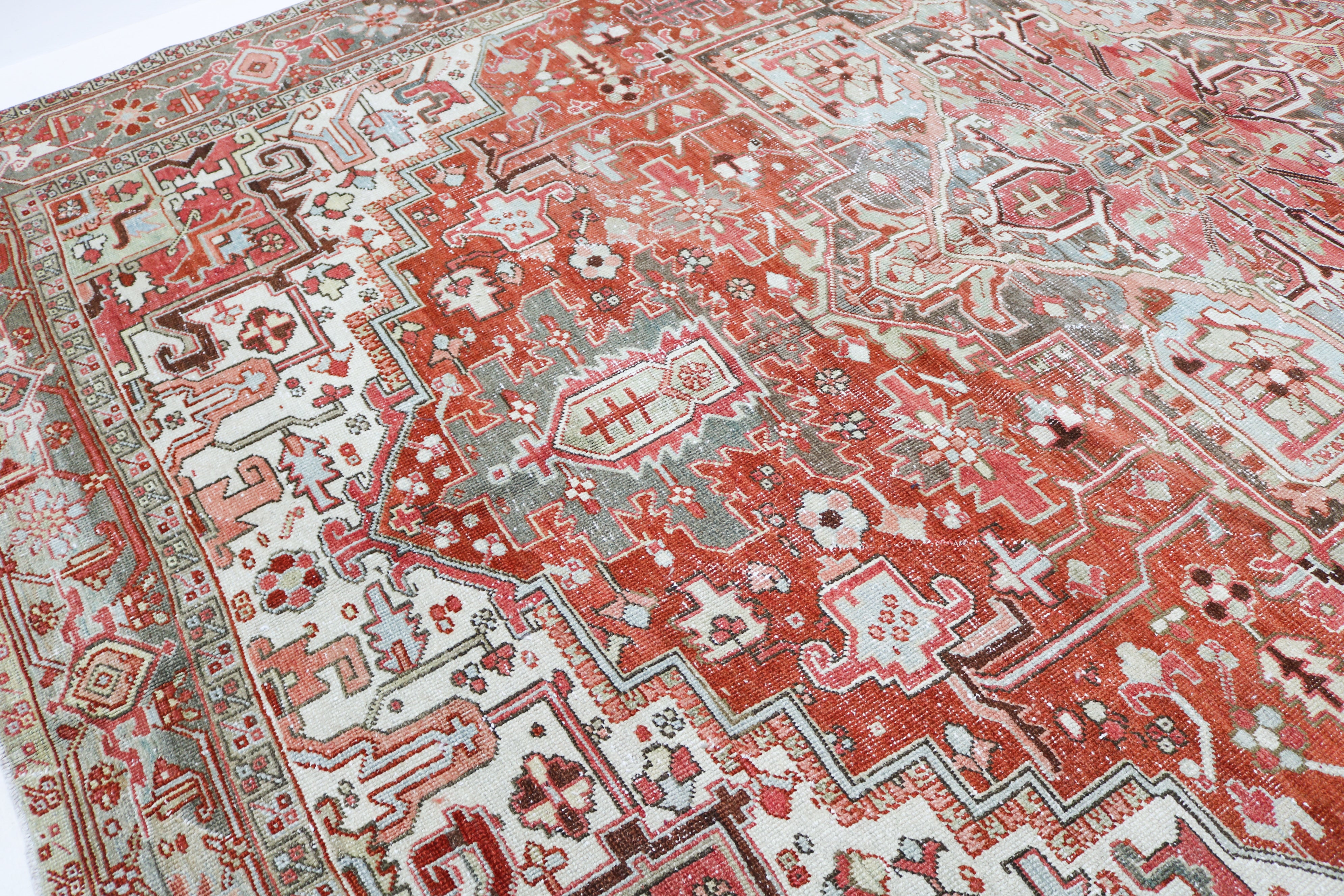 Antique Persian Heriz rug 340 × 240 cm, hand-knotted in wool, circa 1920