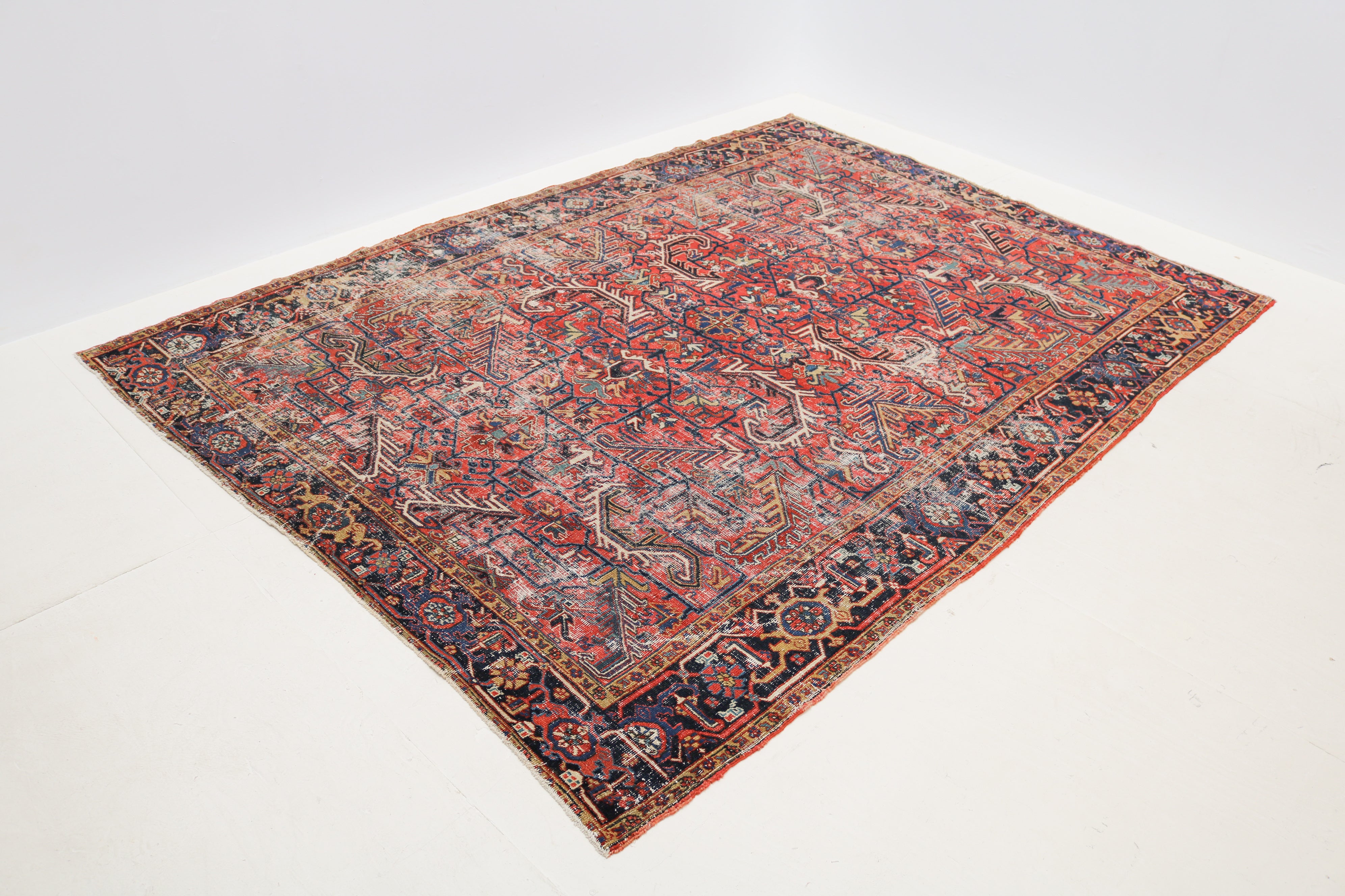 Antique Persian Heriz rug 303 × 225 cm, hand-knotted in wool, circa 1920