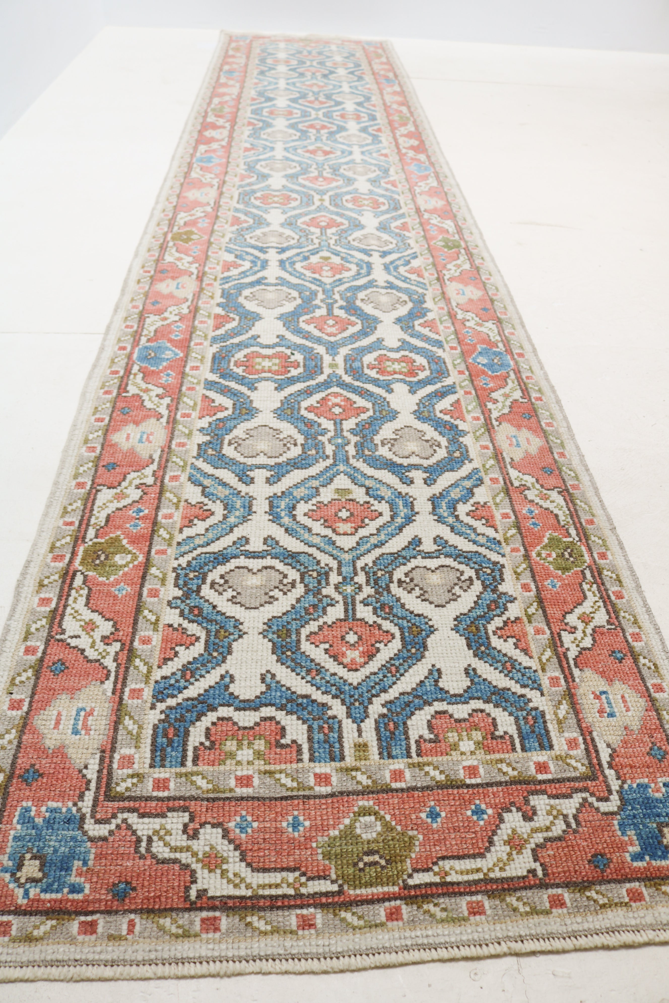 Vintage Turkish Ushak runner 450 × 90 cm hand-knotted in wool with soft muted colours