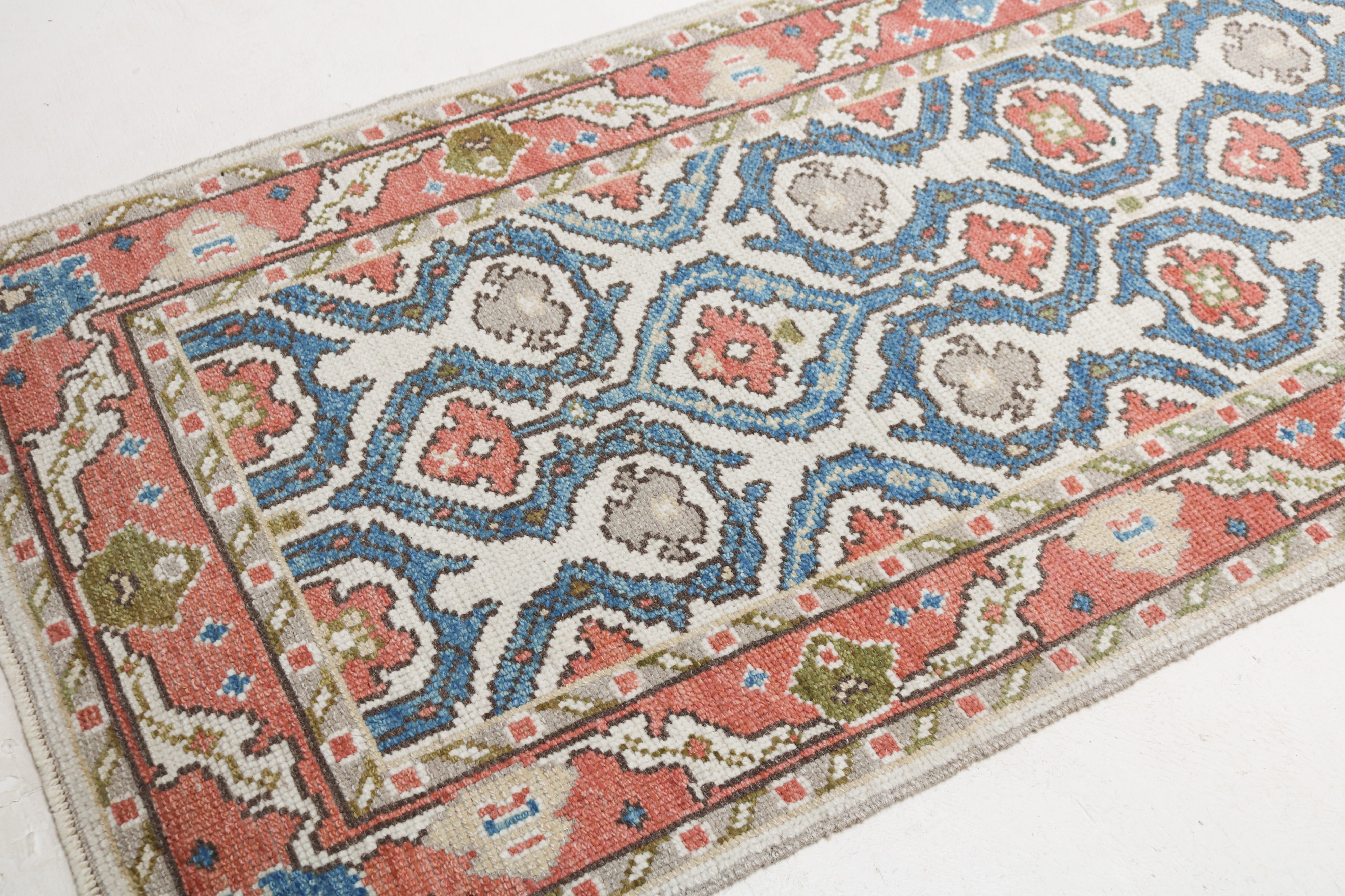 Vintage Turkish Ushak runner 450 × 90 cm hand-knotted in wool with soft muted colours