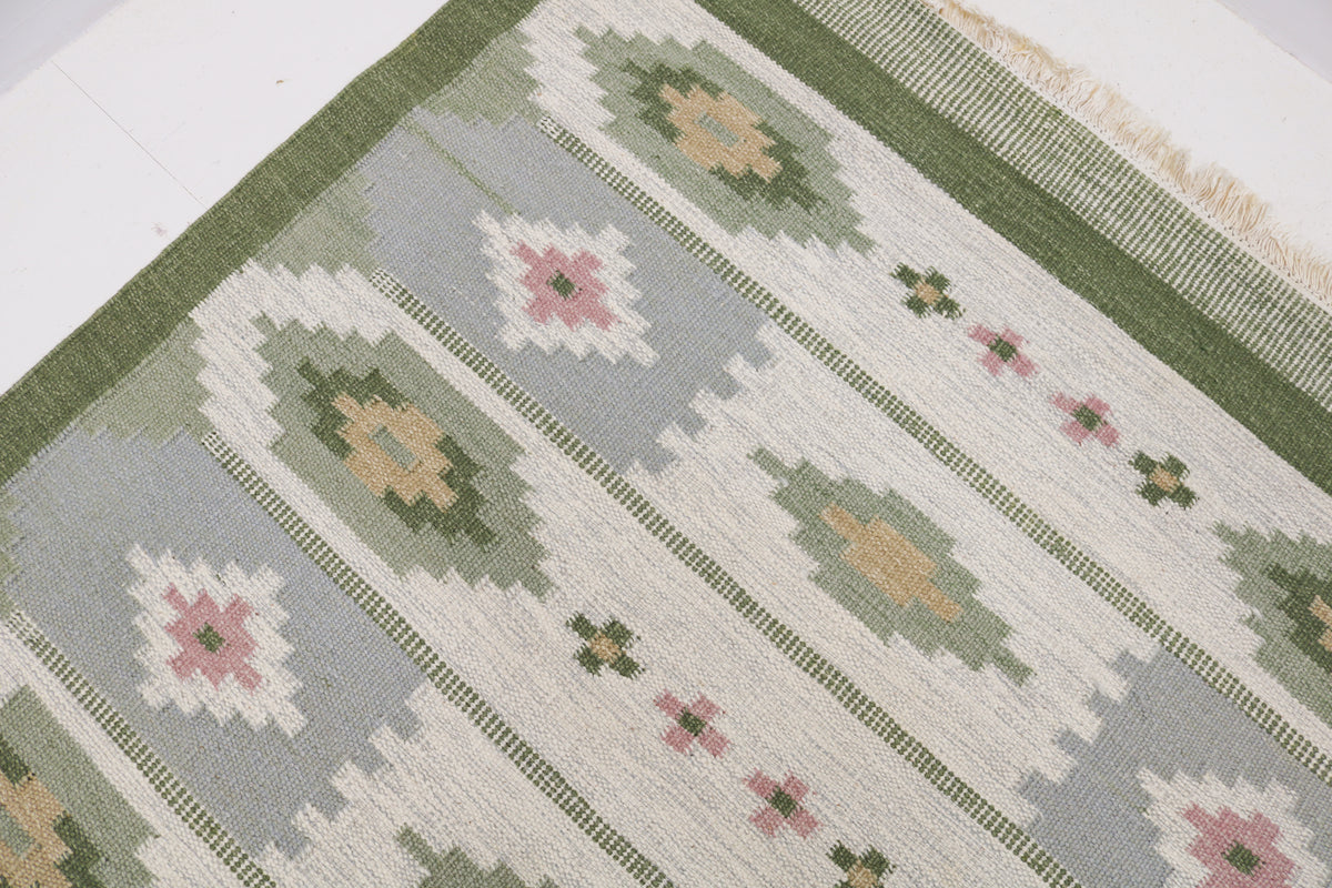 Vintage Swedish Kilim rug showcasing repeating geometric motifs across a pale grey field