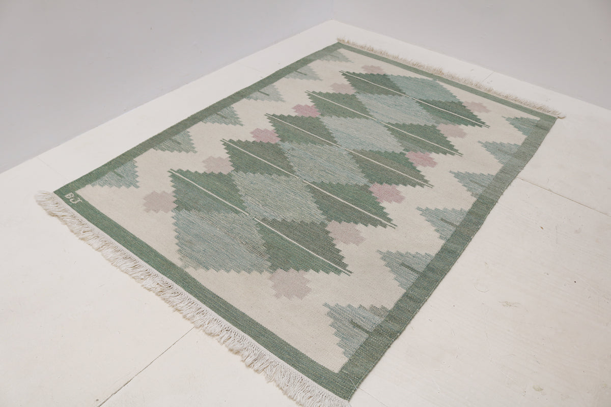 Vintage Swedish Kilim rug showcasing bold geometric design and soft muted Scandinavian colours