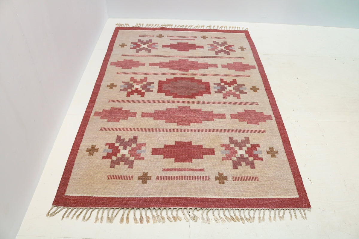 Full view of vintage Swedish Kilim rug with repeating geometric bands and fringed ends