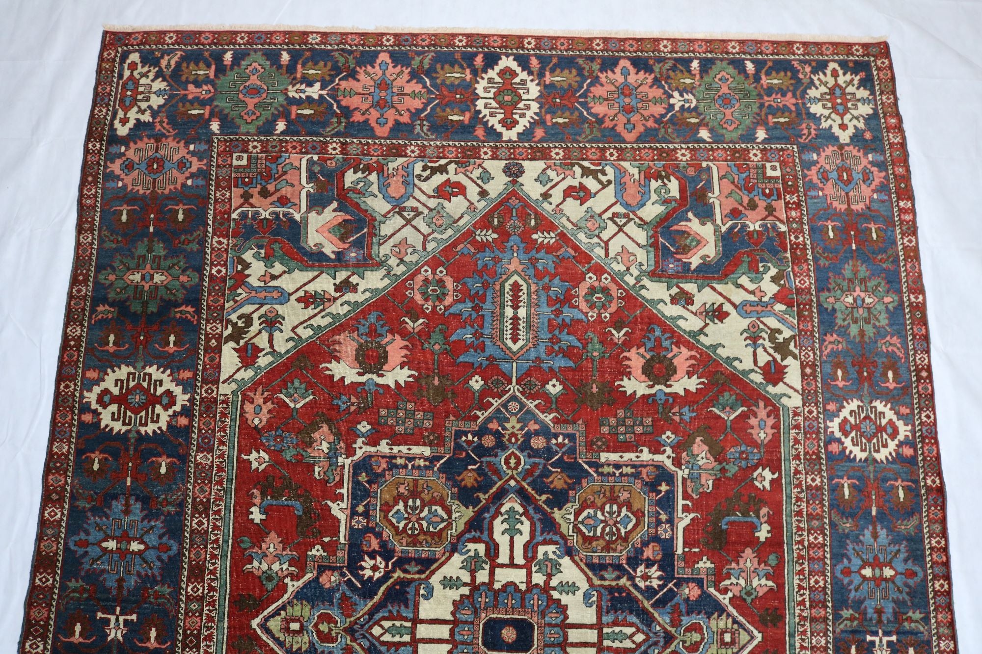 Antique Persian Heriz Serapi Carpet - Hakiemie Rug Gallery