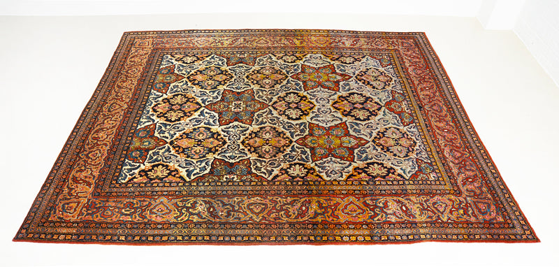 Antique Persian Isfahan Carpet for sale at Hakiemie Rug Gallery, hand-knotted wool rug ideal for Mayfair homes and luxury London interiors UK