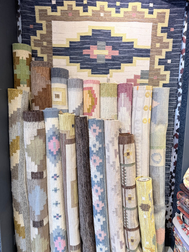 Authentic handmade antique rugs at Hakiemie Rug Gallery, including Persian, Oriental, Caucasian and Turkish antique rugs available throughout the UK