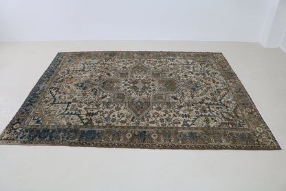 Fine Decorative Heriz Carpet