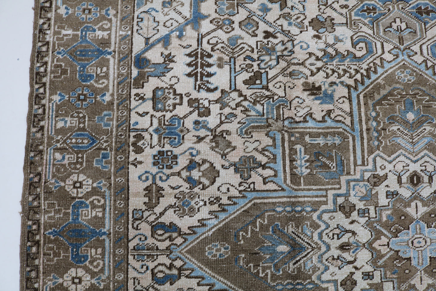 Fine Decorative Heriz Carpet