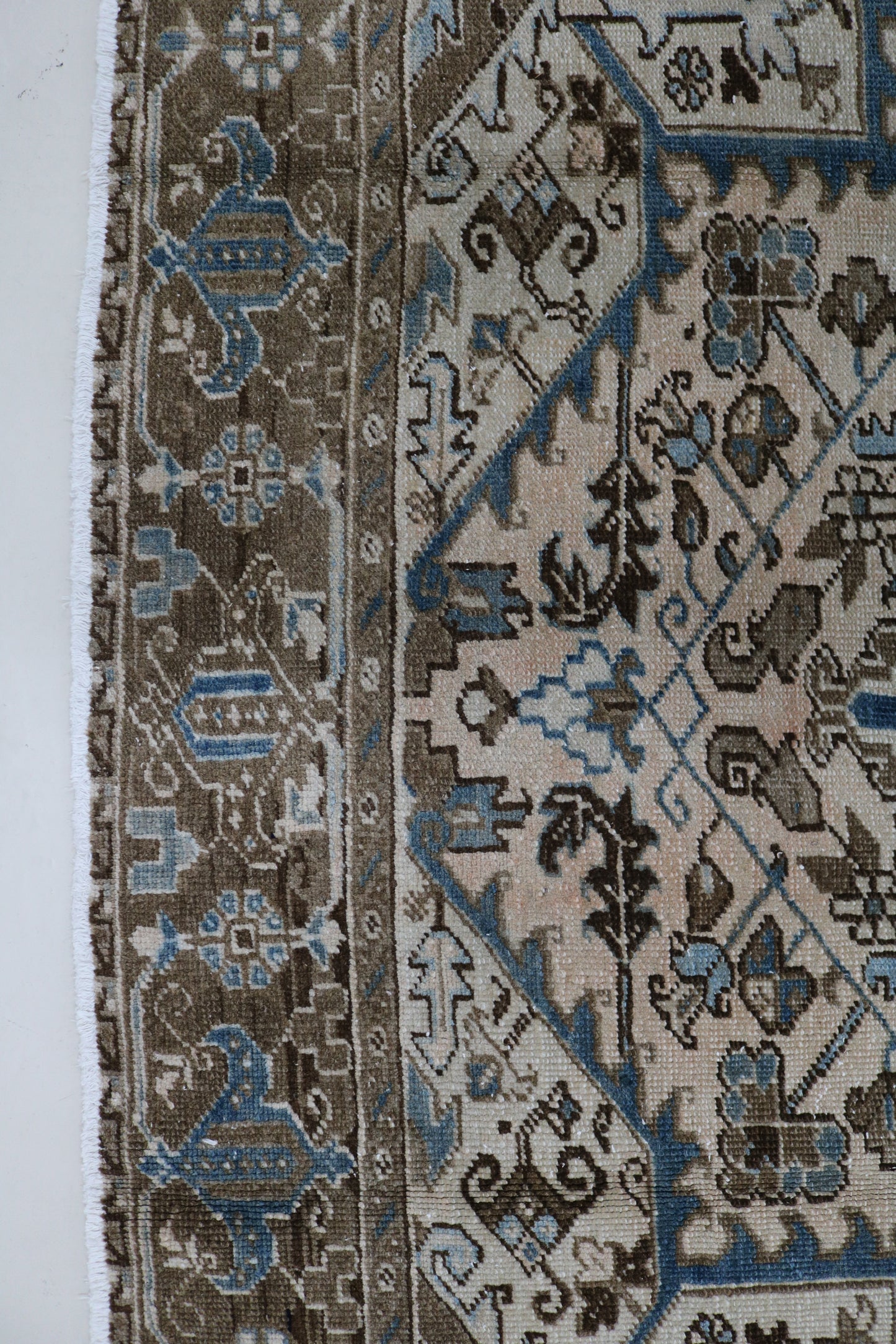 Fine Decorative Heriz Carpet