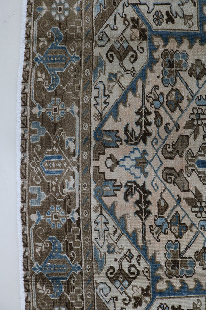 Fine Decorative Heriz Carpet