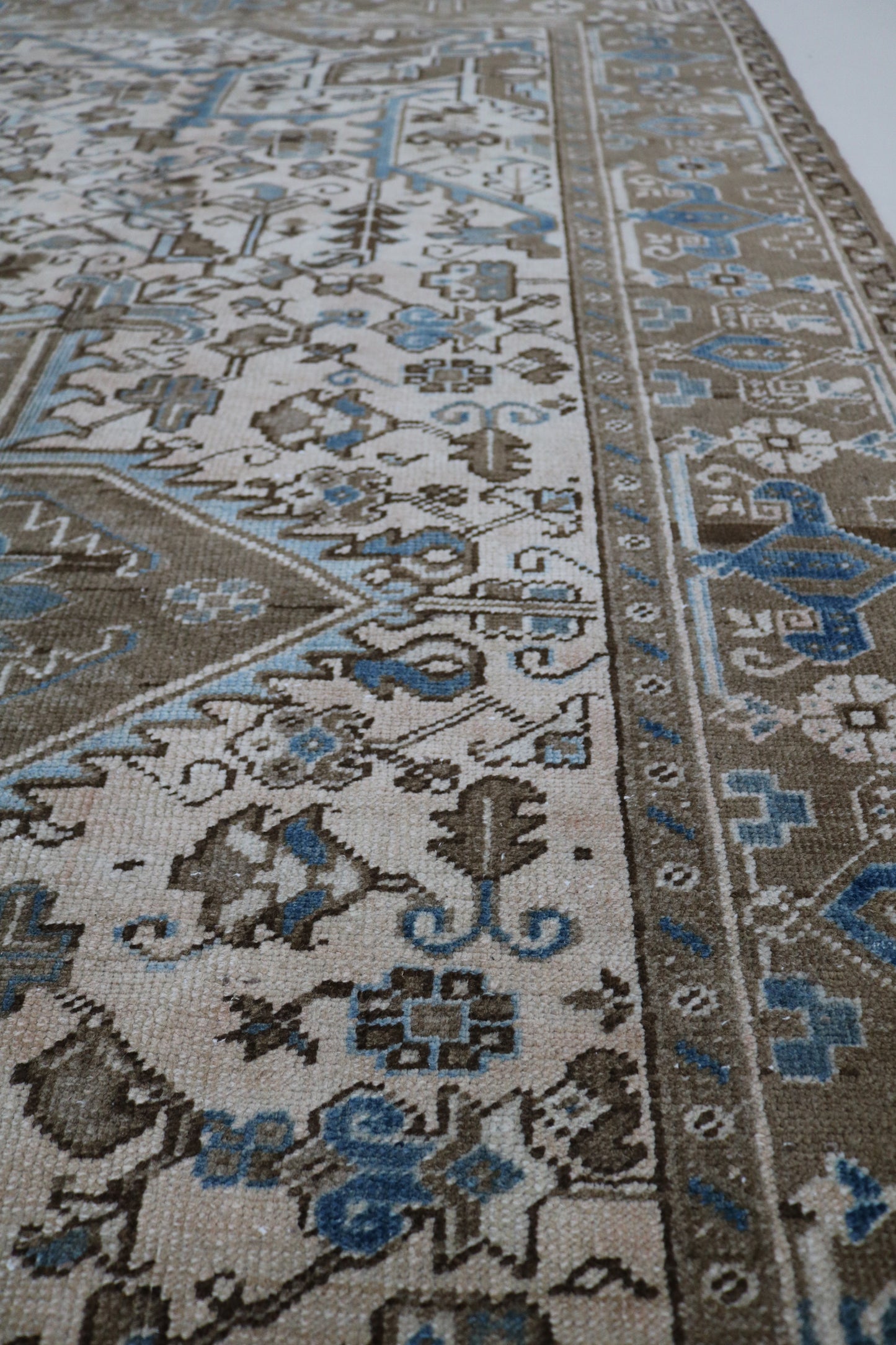 Fine Decorative Heriz Carpet