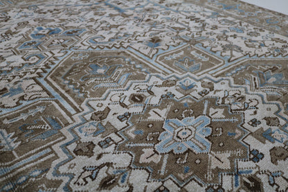 Fine Decorative Heriz Carpet