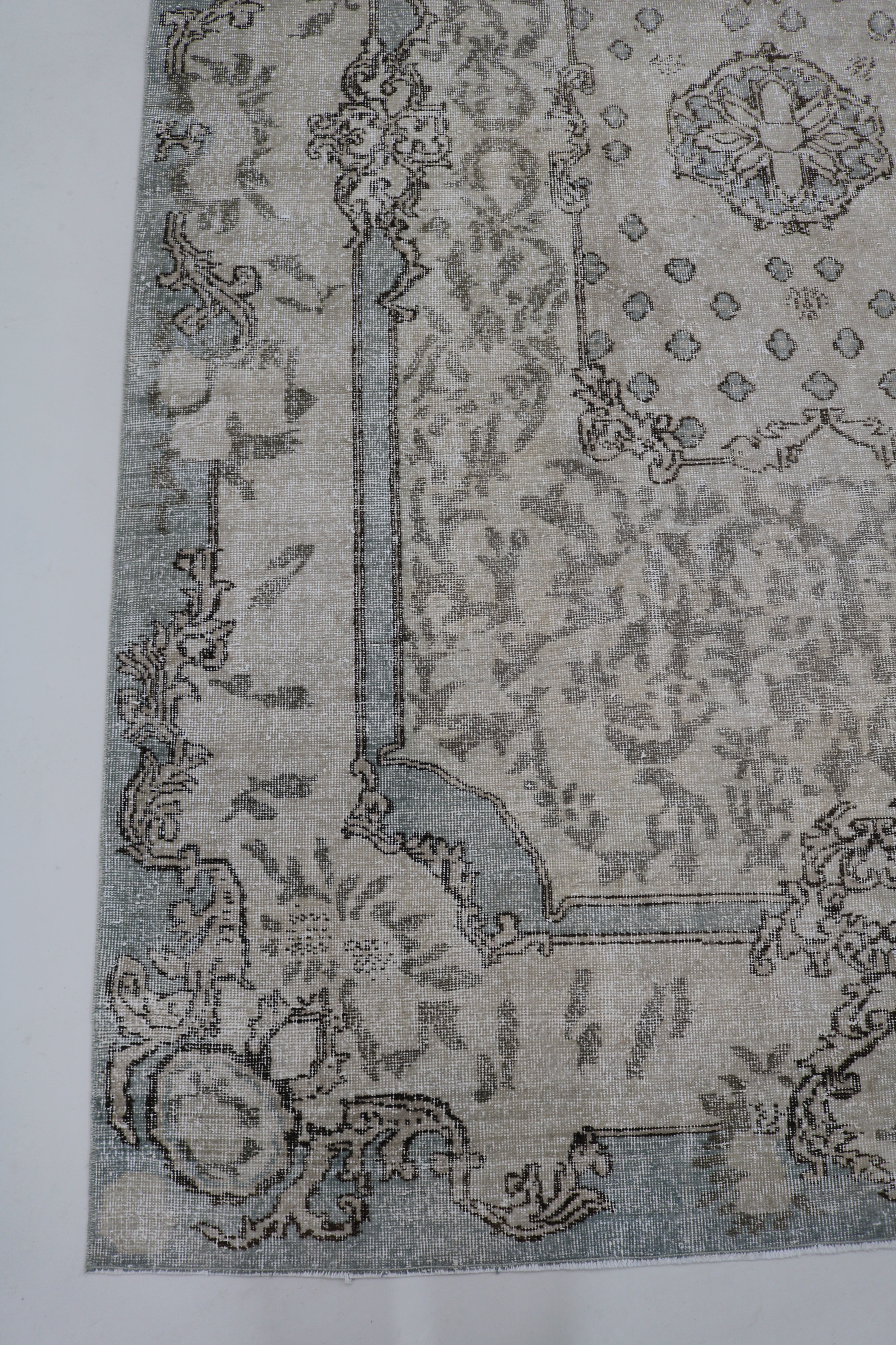 Vintage Turkish Sparta rug with finely drawn floral pattern and soft muted tones, 314 × 204 cm
