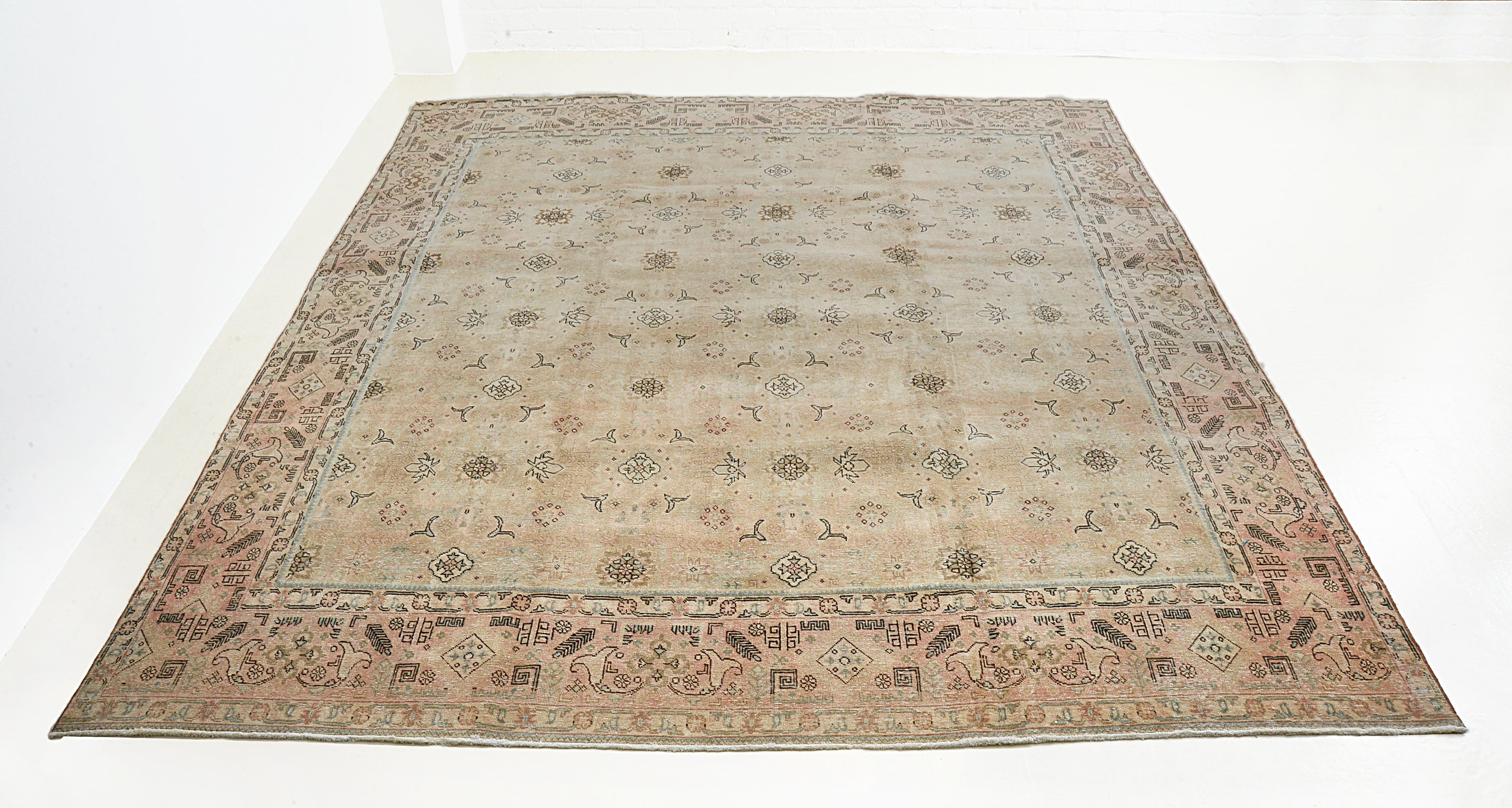 Full view of vintage Persian Tabriz carpet 383x297 cm handwoven in Iran, circa 1960
