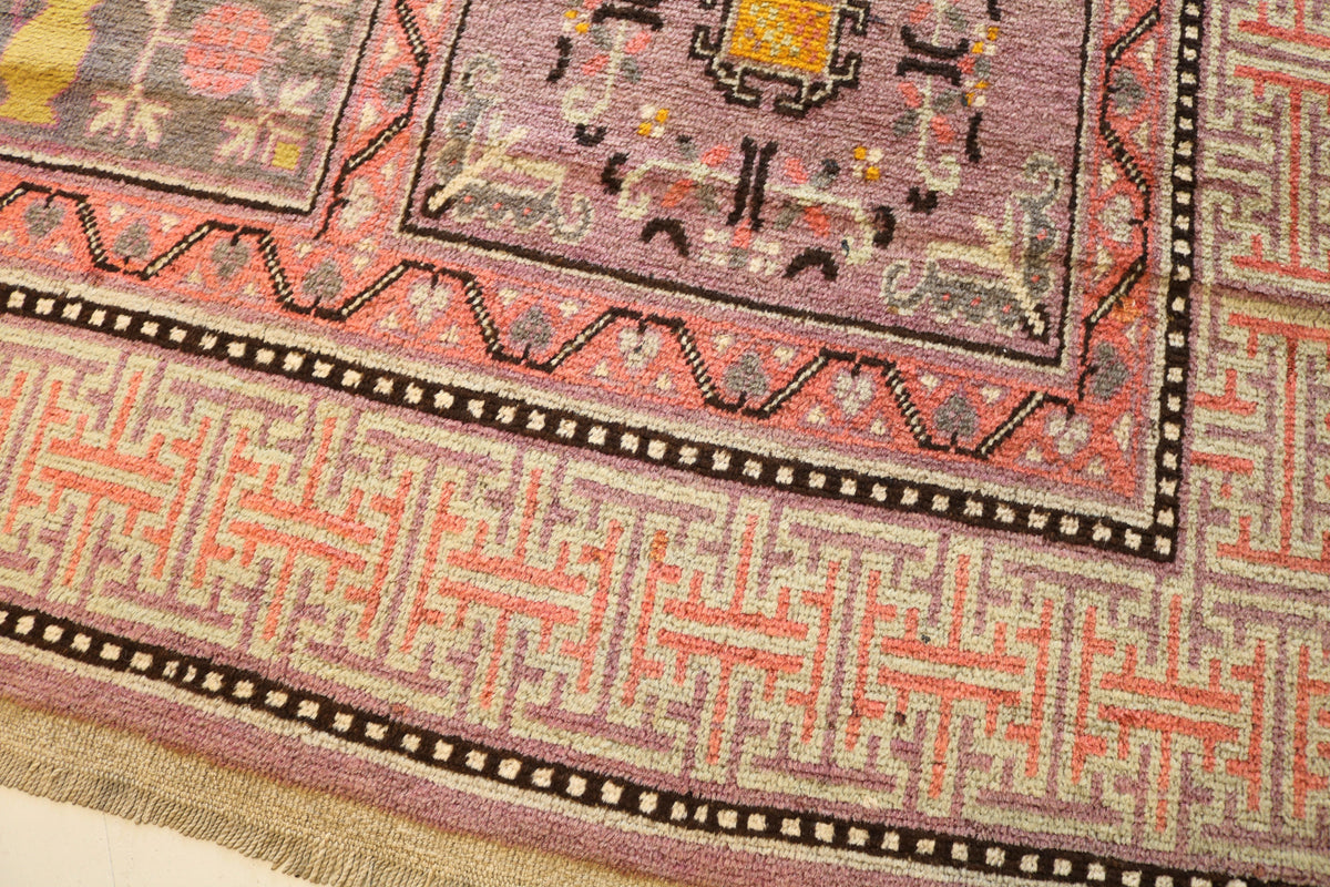 Close-up of geometric border with repeating linear patterns