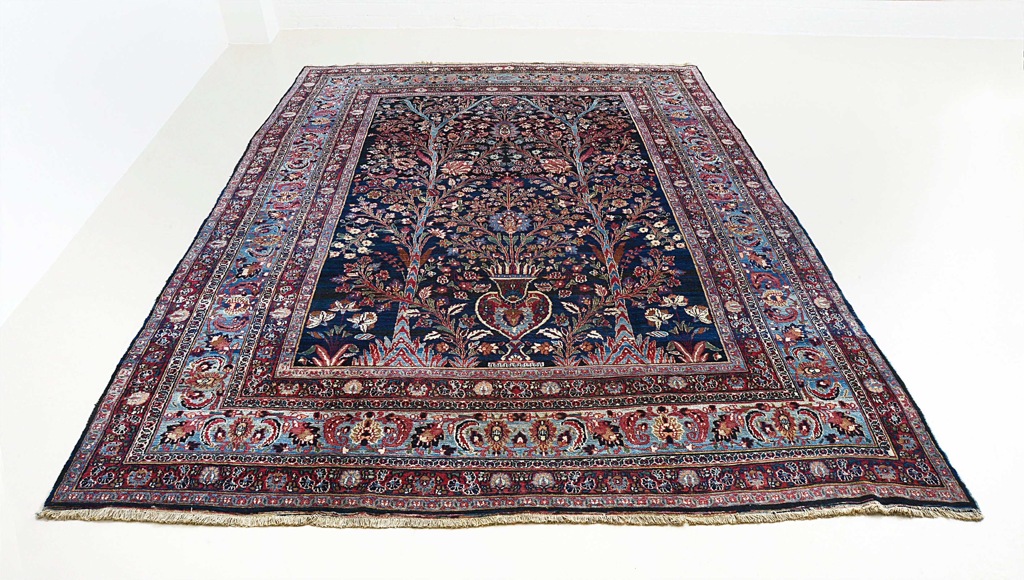 Full view of an antique Persian Heriz carpet woven circa 1920s, measuring 335 x 253 cm
