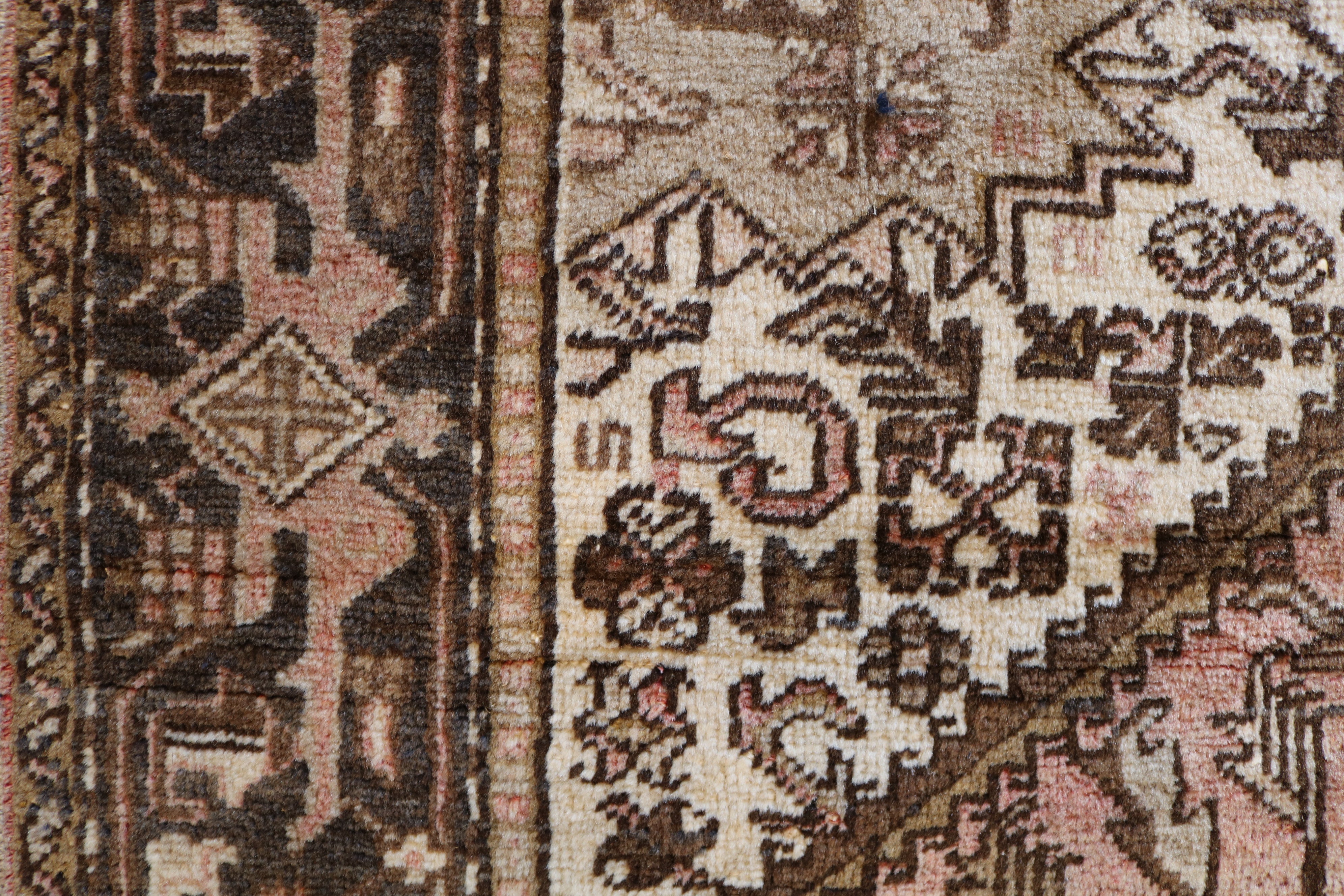 Antique Persian Heriz Rug, 197 × 152 cm, Circa 1930
