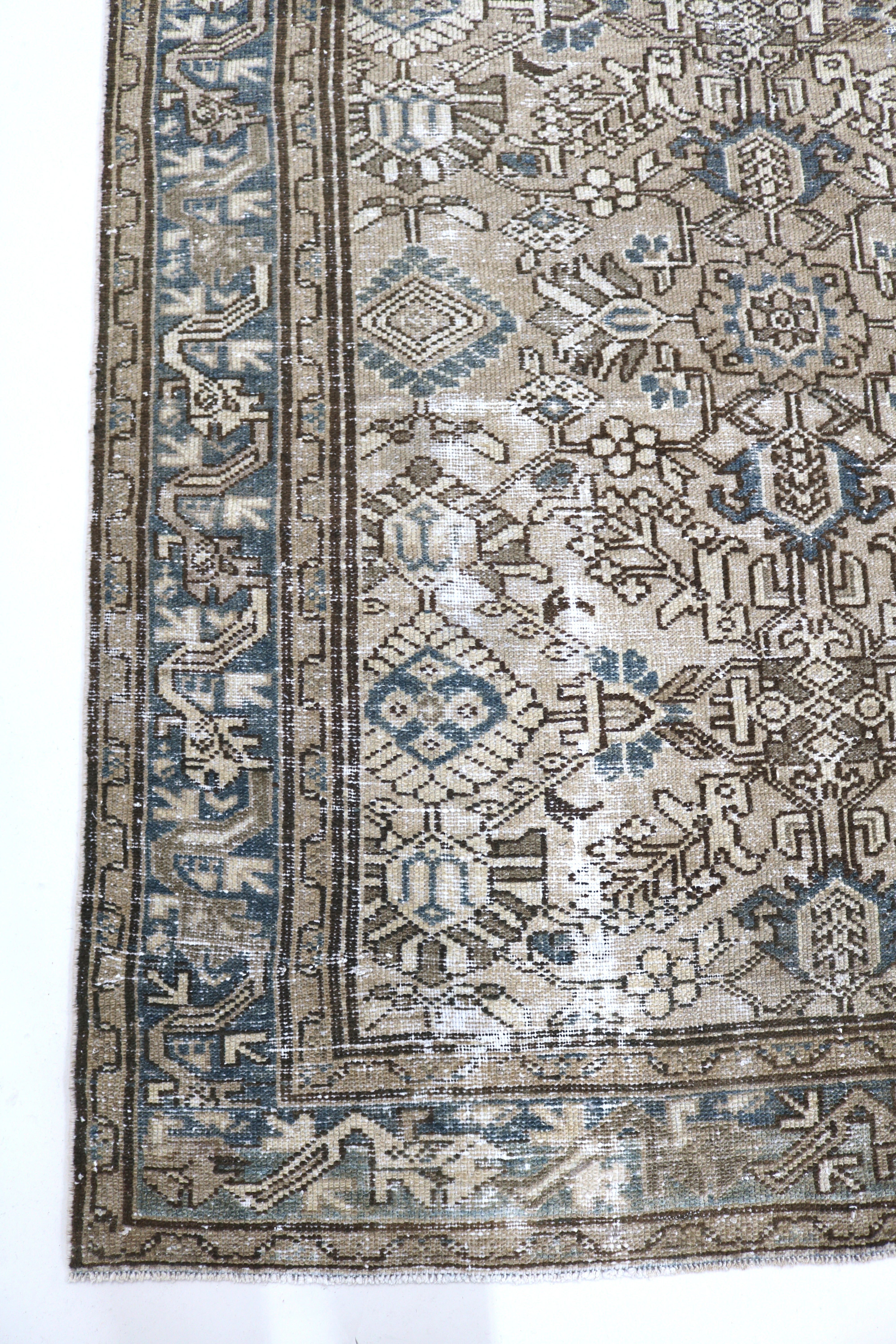 Long view of antique Persian Karaja rug showing balanced proportions and bold geometric design, 290 × 153 cm
