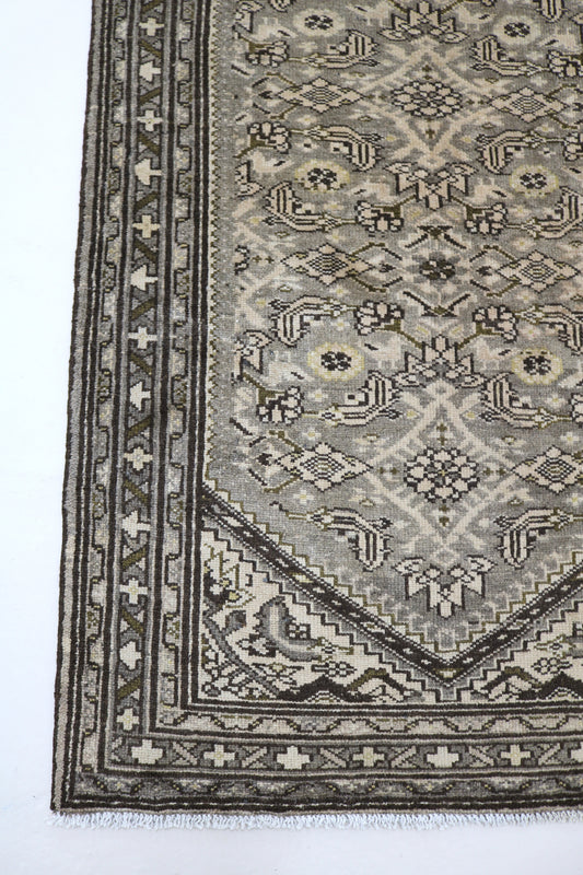 Long view of antique Persian Malayer runner showing elongated format and finely drawn pattern, 405 × 111 cm
