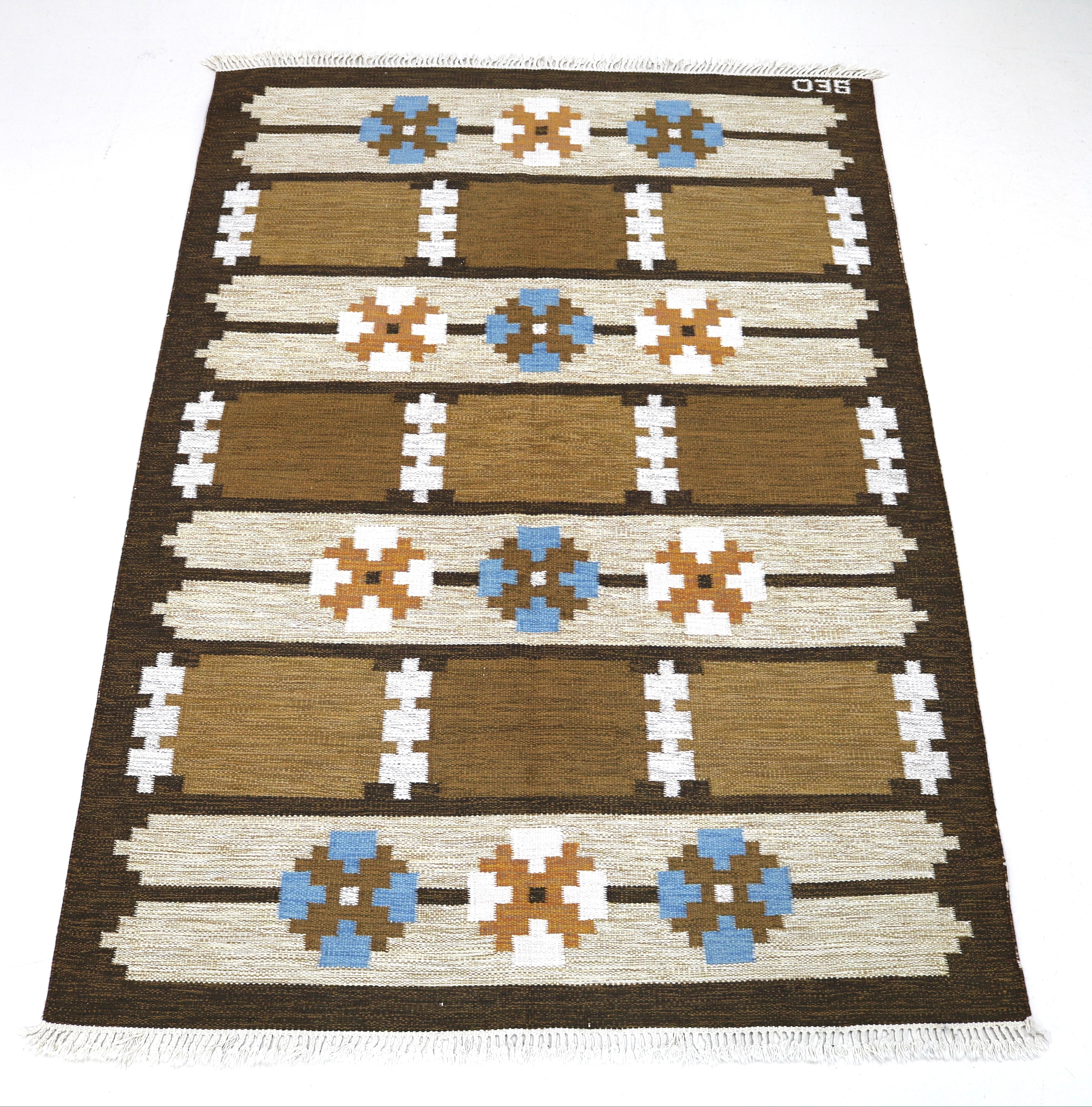Full view of vintage Swedish flatweave wool rug from the 1950s–1960s.
