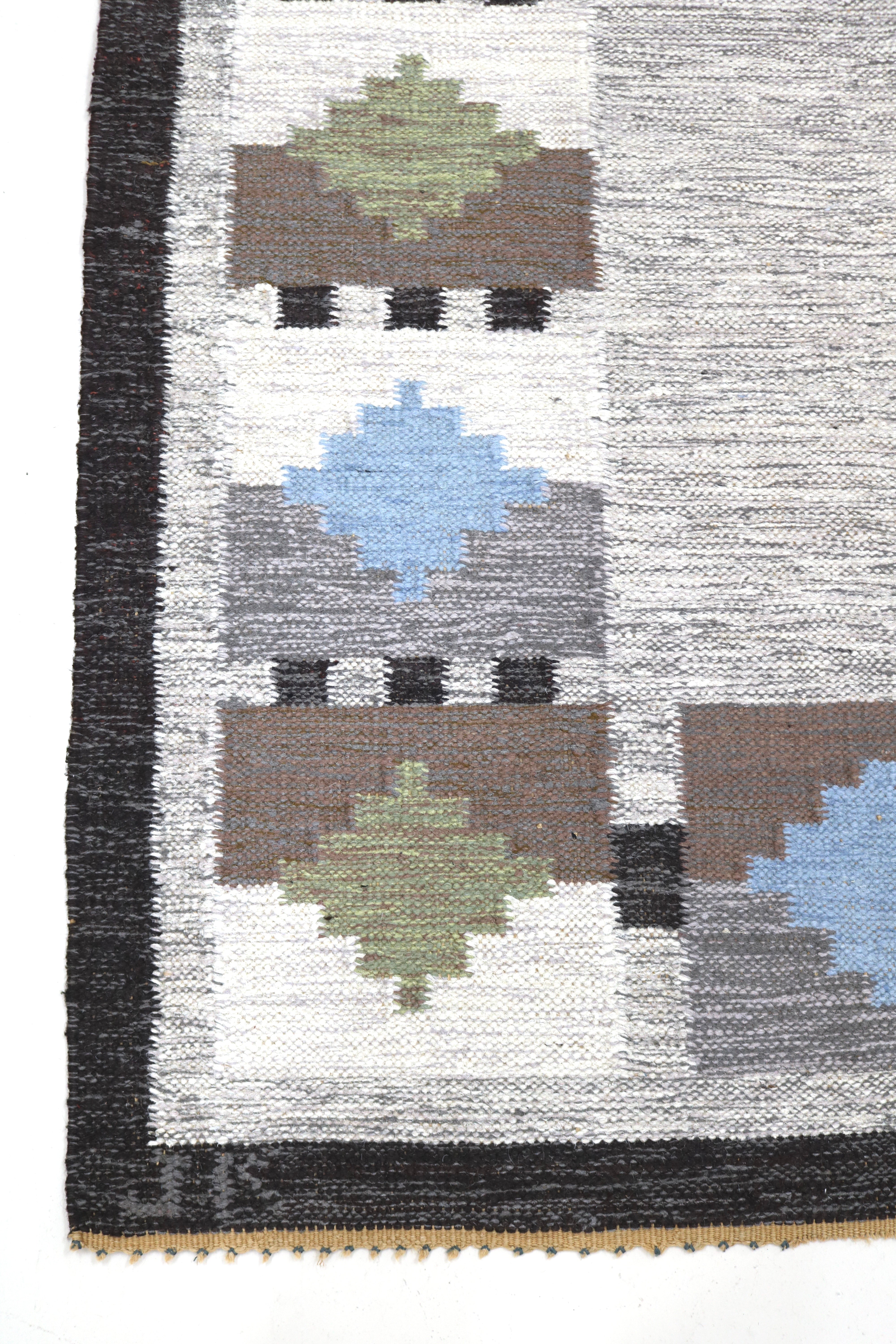 Vintage Swedish kilim rug 204 × 143 cm with geometric pattern in ivory, blue and olive green