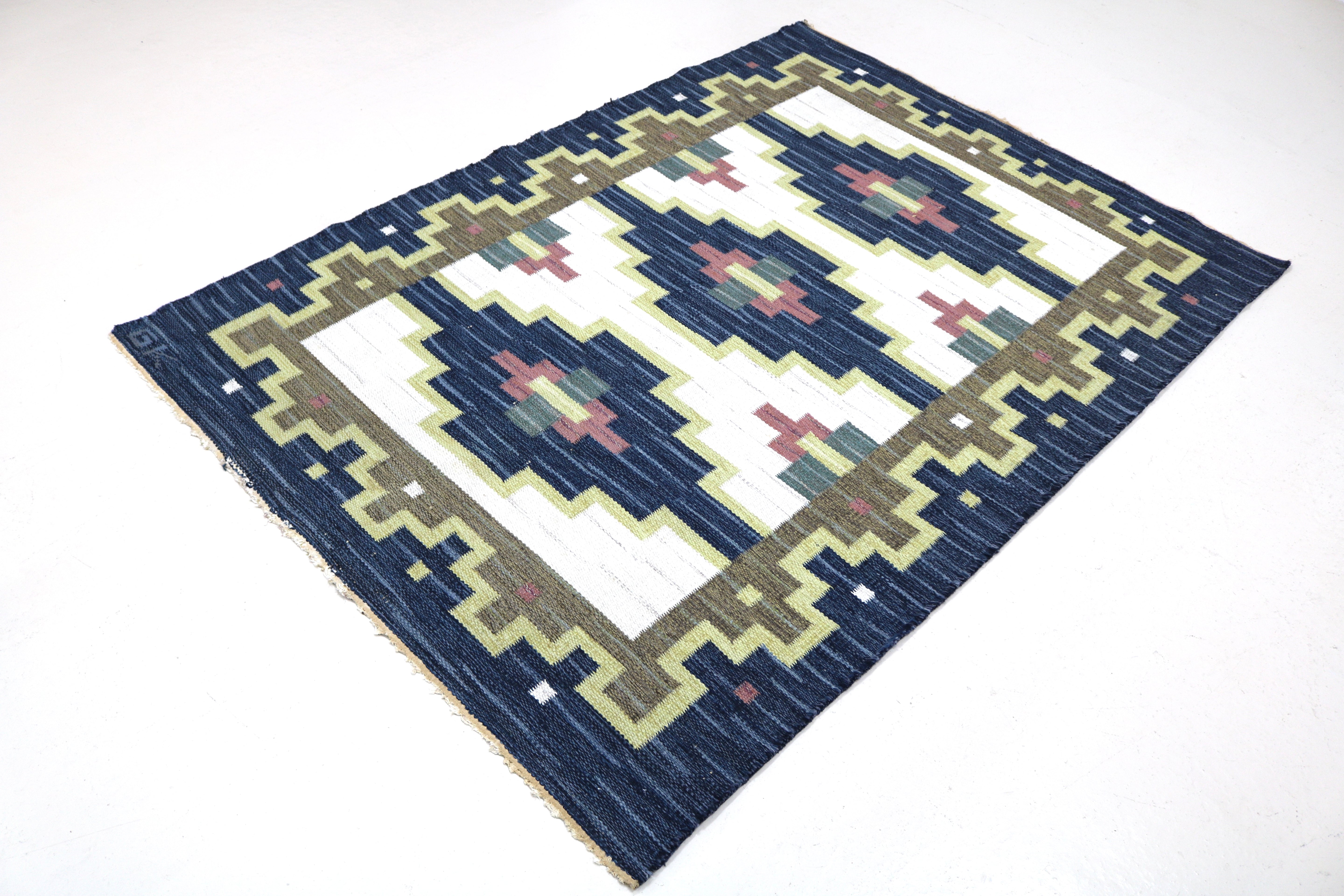 Scandinavian vintage kilim rug displaying bold geometric diamond motifs.