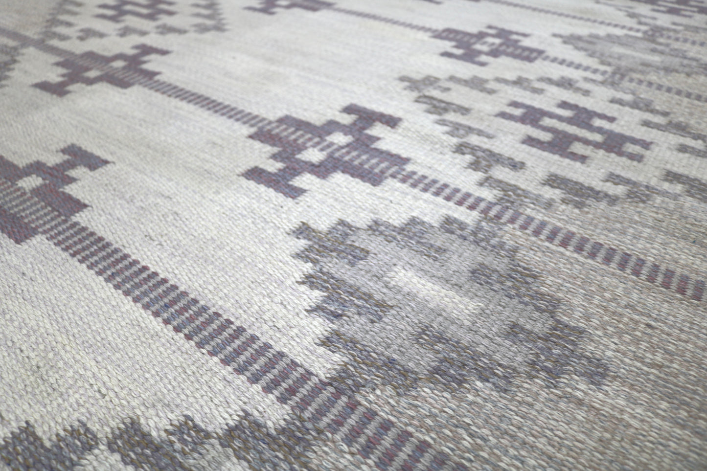 Vintage Swedish Kilim Rug, 200 × 136 cm (circa 1950s–1960s)