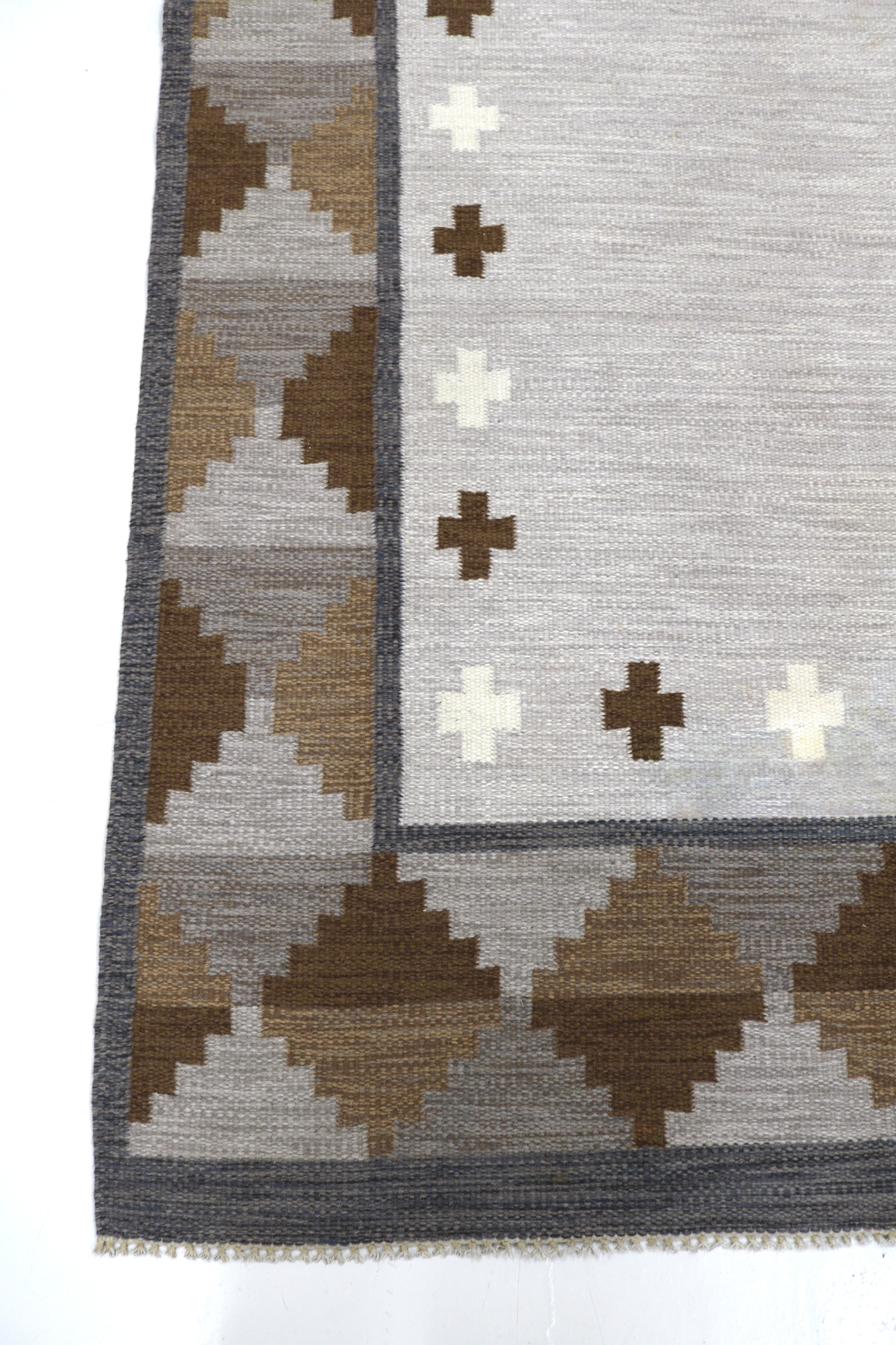Vintage Swedish kilim rug 314 × 186 cm with ivory, taupe and brown geometric design.