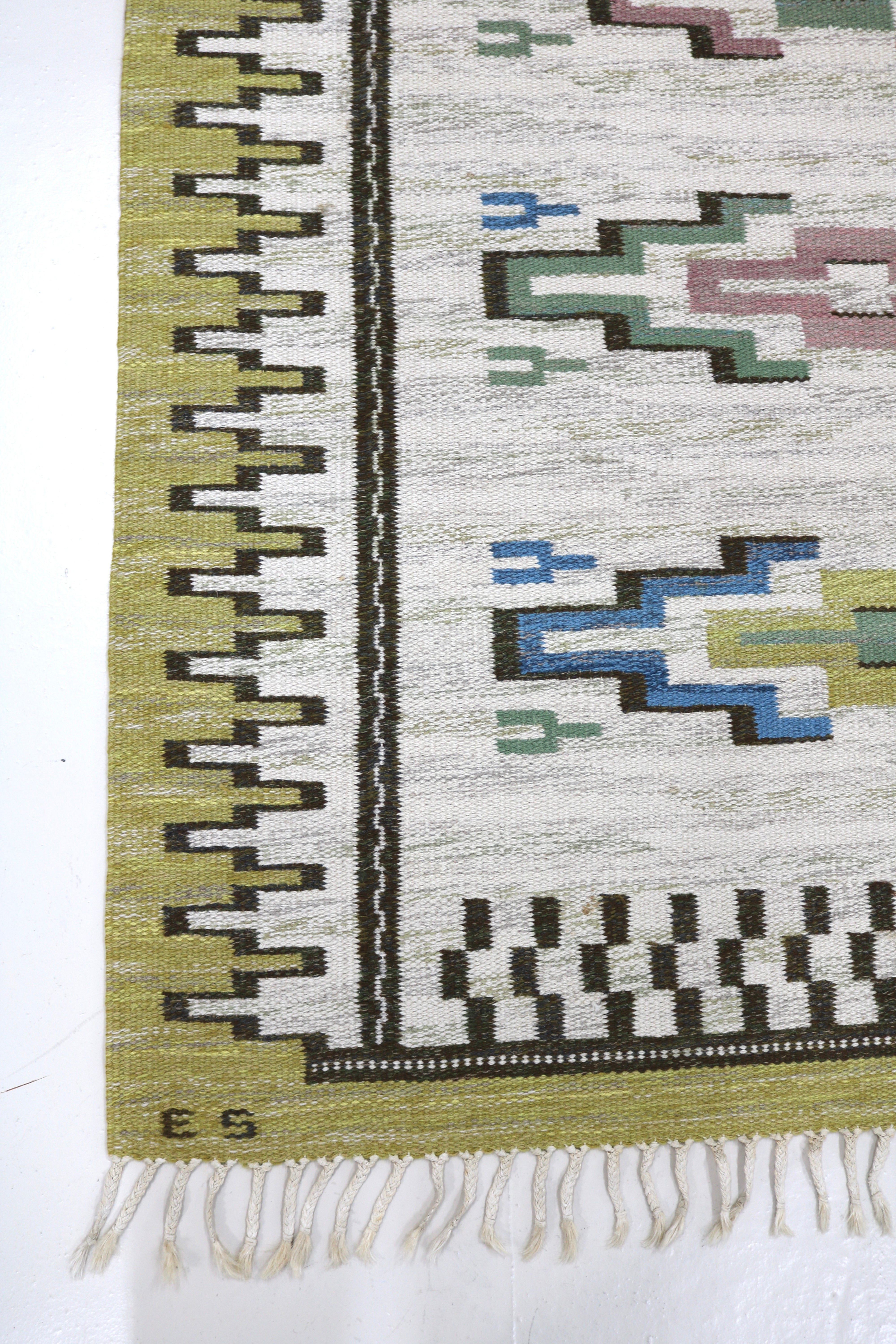 Full view of an authentic vintage Swedish flatweave wool rug from the 1950s–1960s.