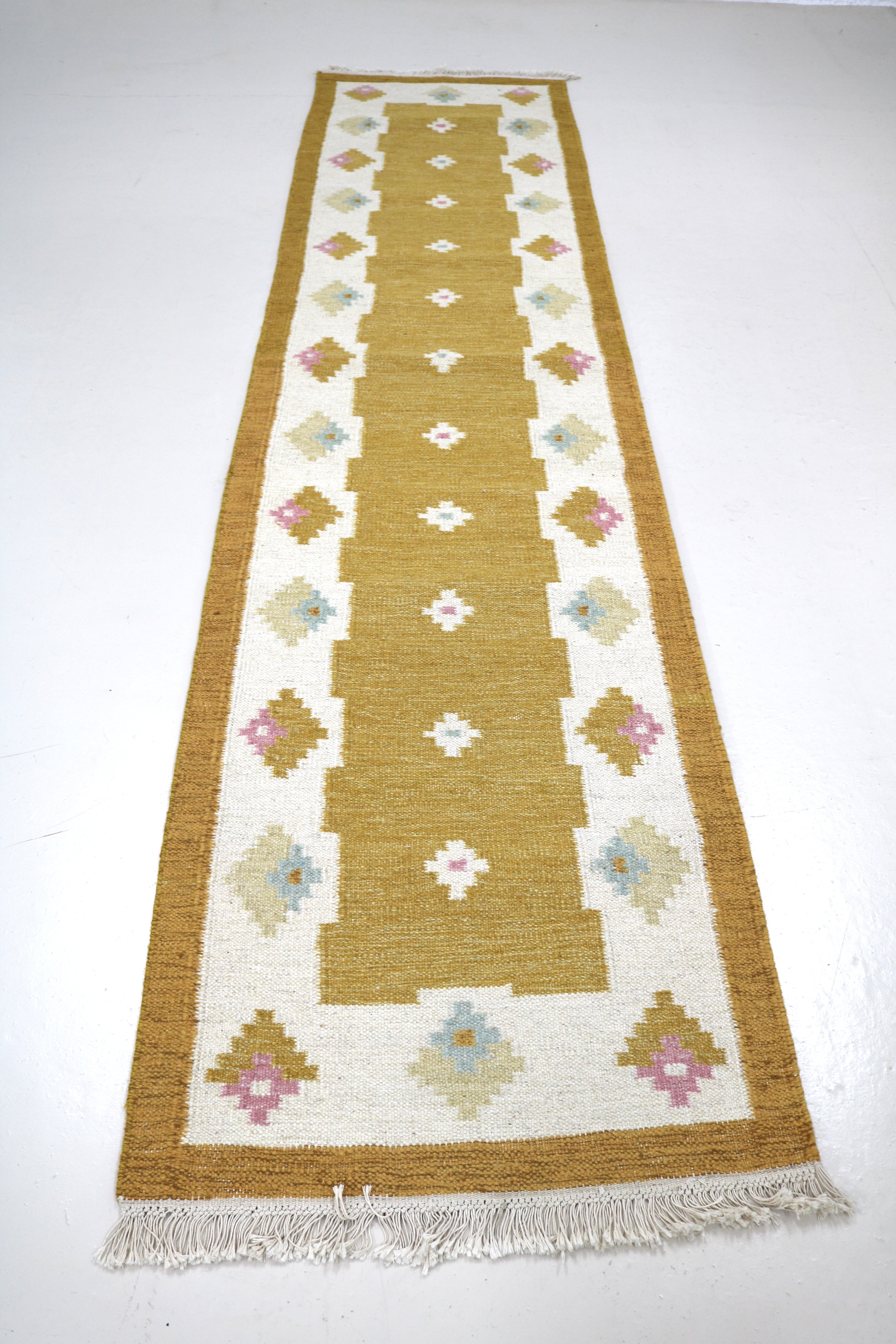 Full view of an authentic vintage Swedish wool runner from the 1950s–1960s.