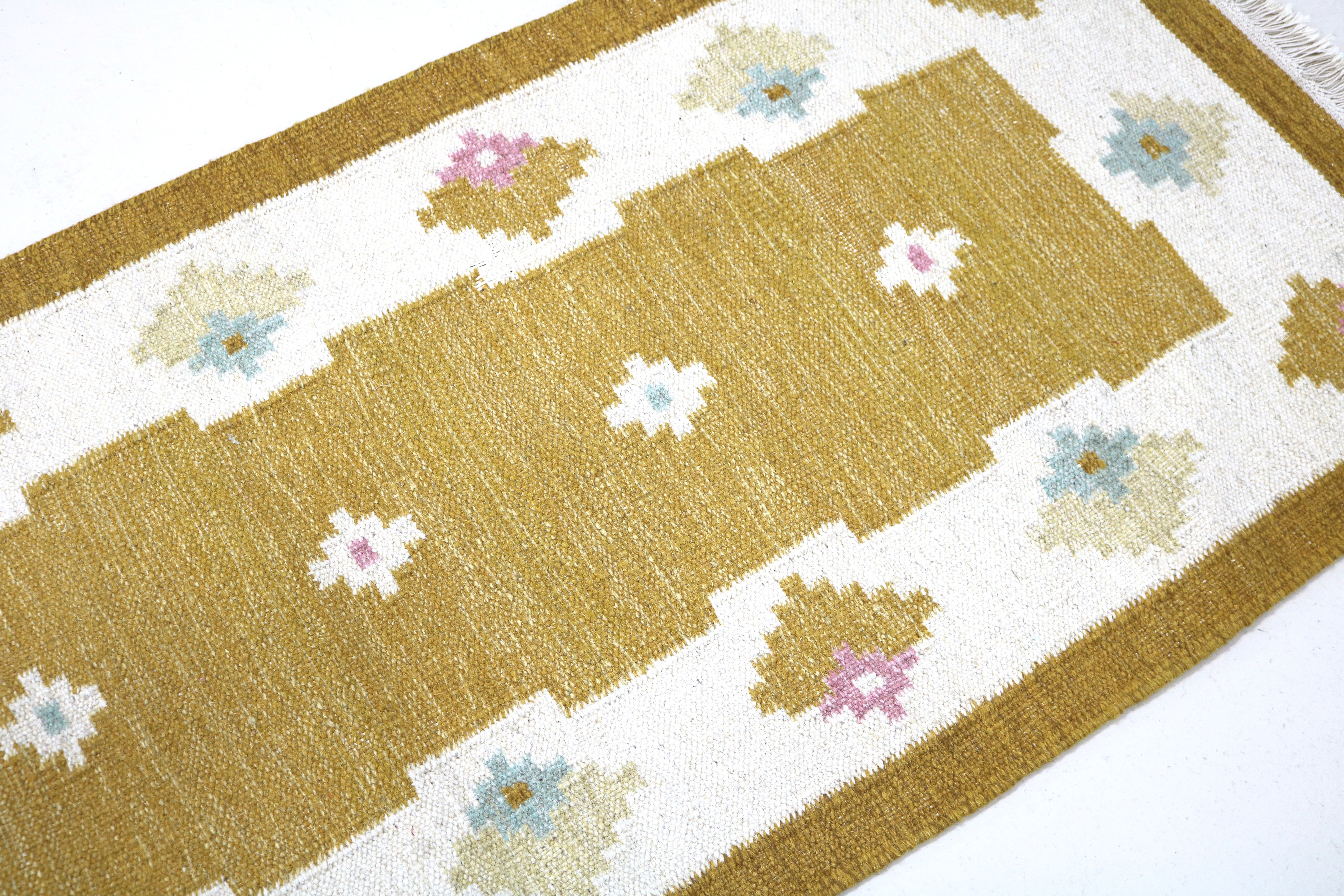 Detail of the handwoven border on an authentic vintage Swedish runner.