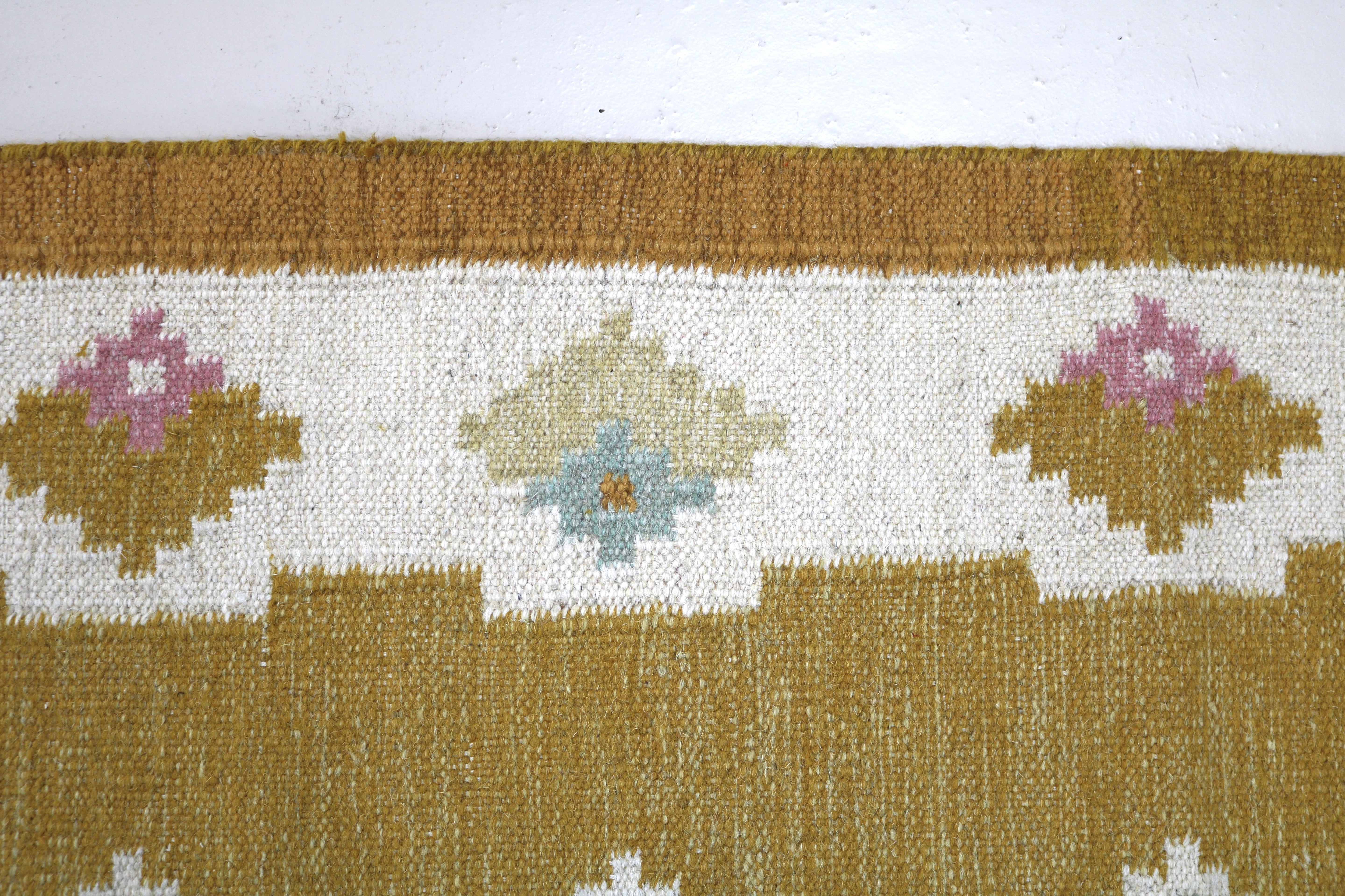 Close-up showing the wool texture and craftsmanship of a Swedish flatweave runner.