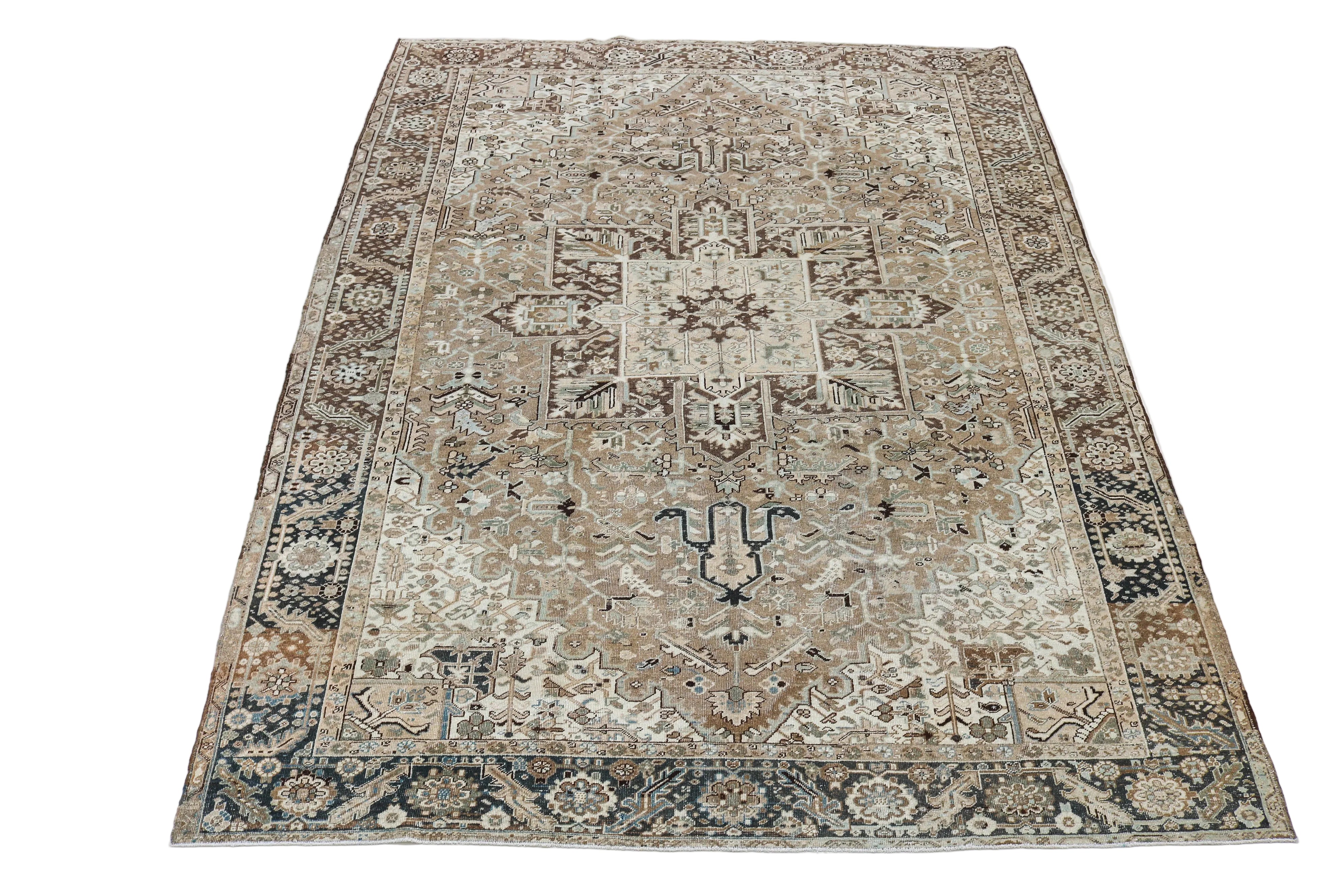 Large antique Persian Heriz carpet with central geometric medallion in beige and ivory tones