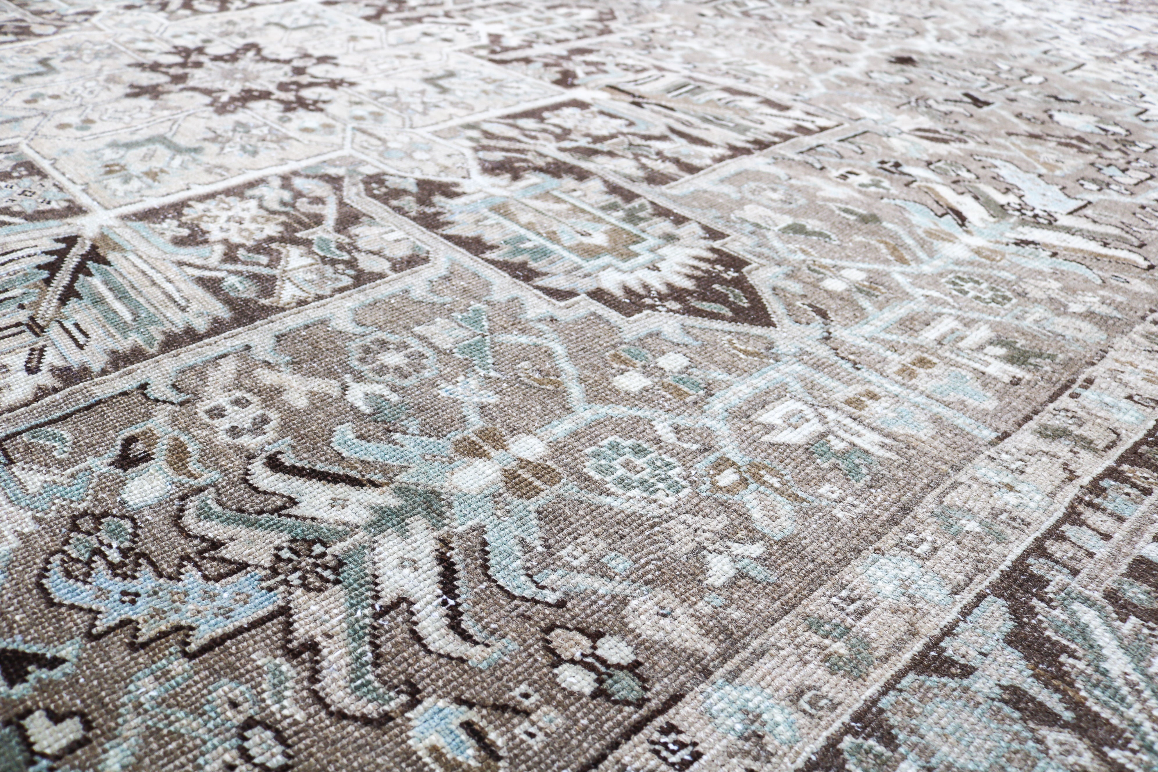 Antique Persian Heriz Carpet, 392x305 cm, circa 1930