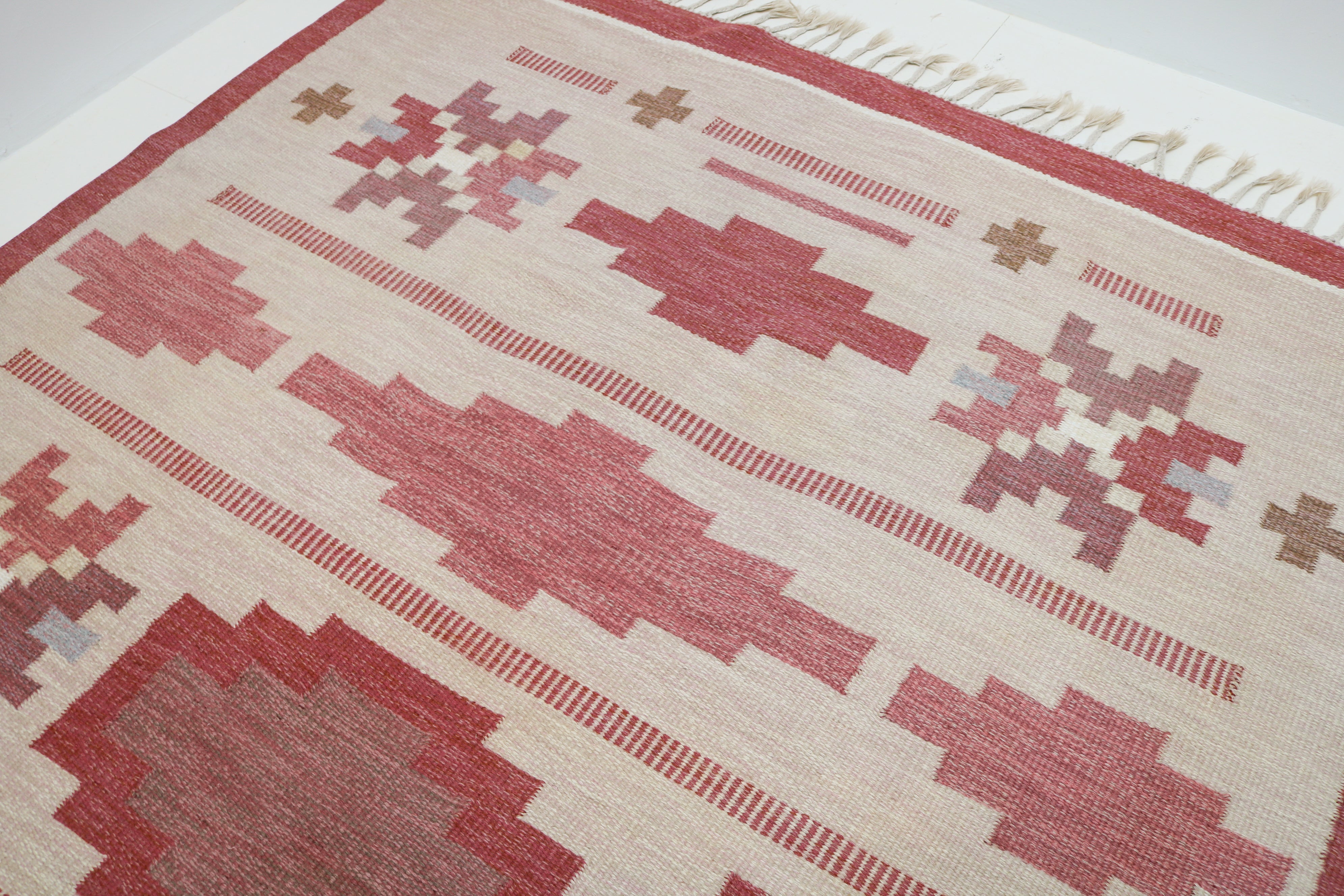 Fringe and rose border detail of handwoven vintage Swedish flatweave rug