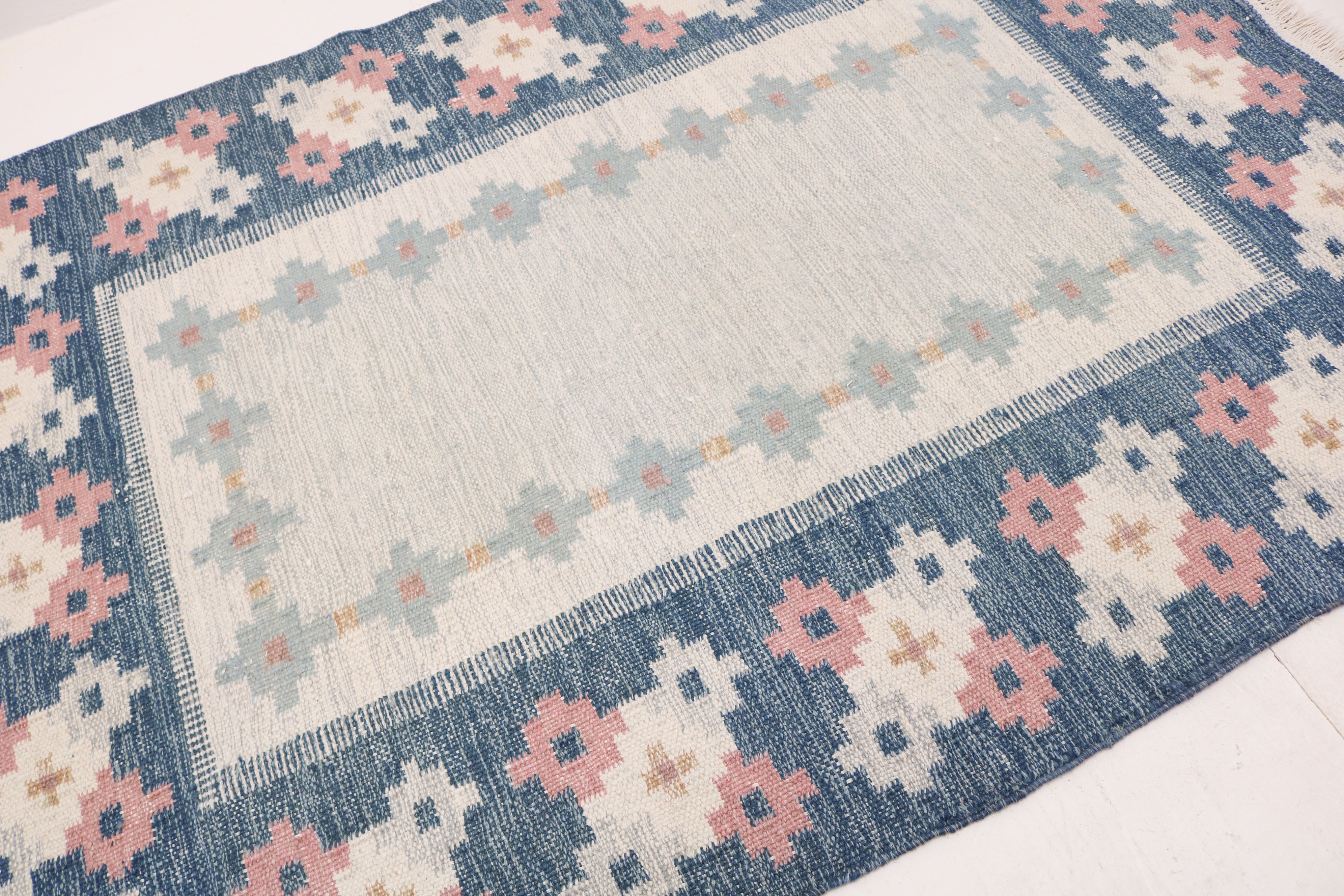 Vintage Swedish kilim rug 188 × 137 cm, handwoven wool Scandinavian flatweave 9