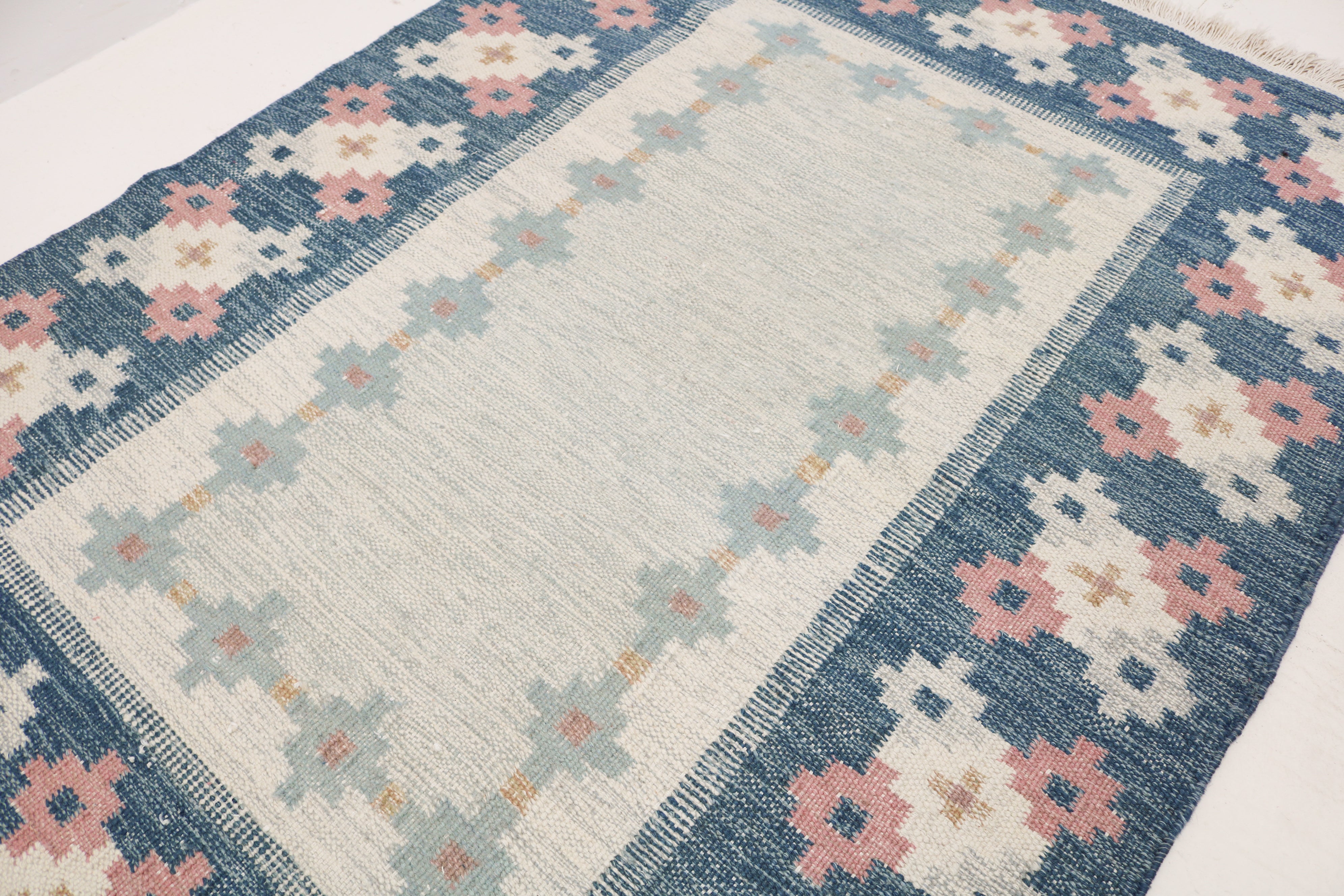 Vintage Swedish kilim rug 188 × 137 cm, handwoven wool Scandinavian flatweave 11