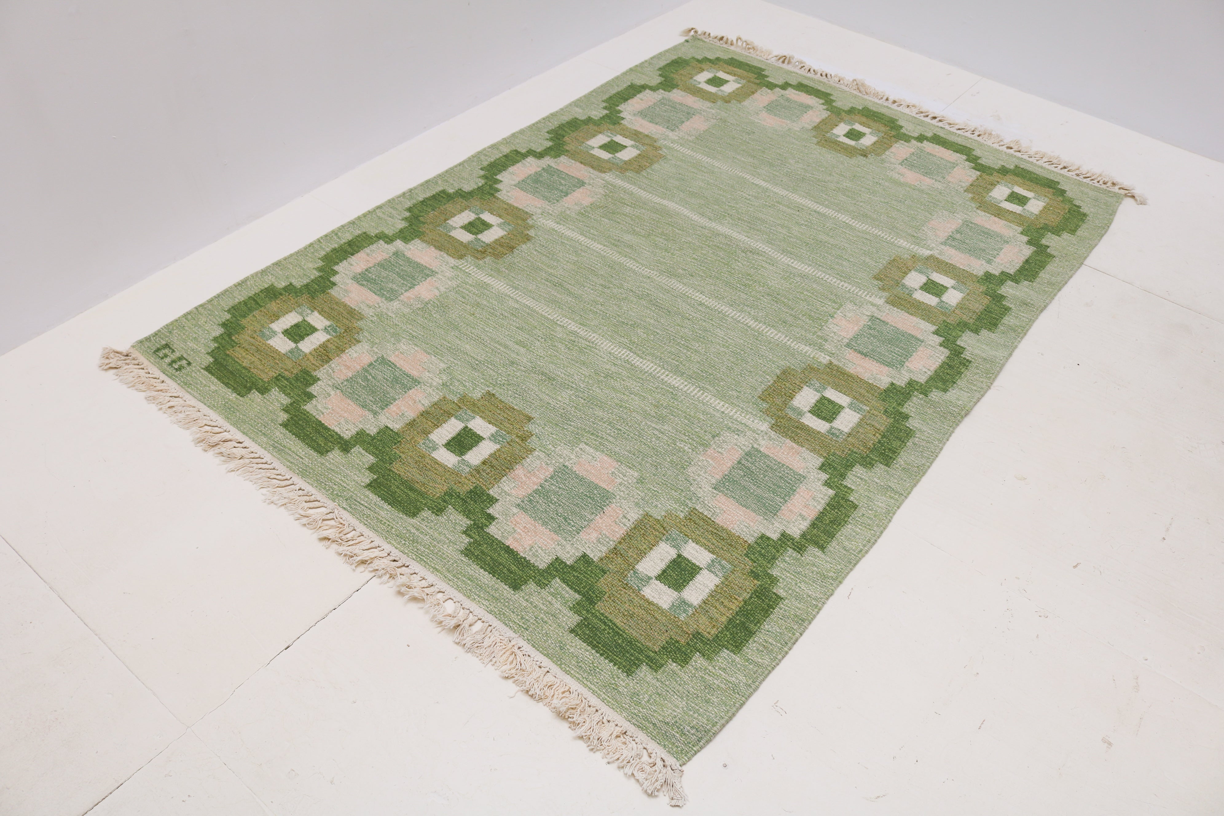 Vintage Swedish wool kilim 240 × 137 cm with mid-century Scandinavian design
