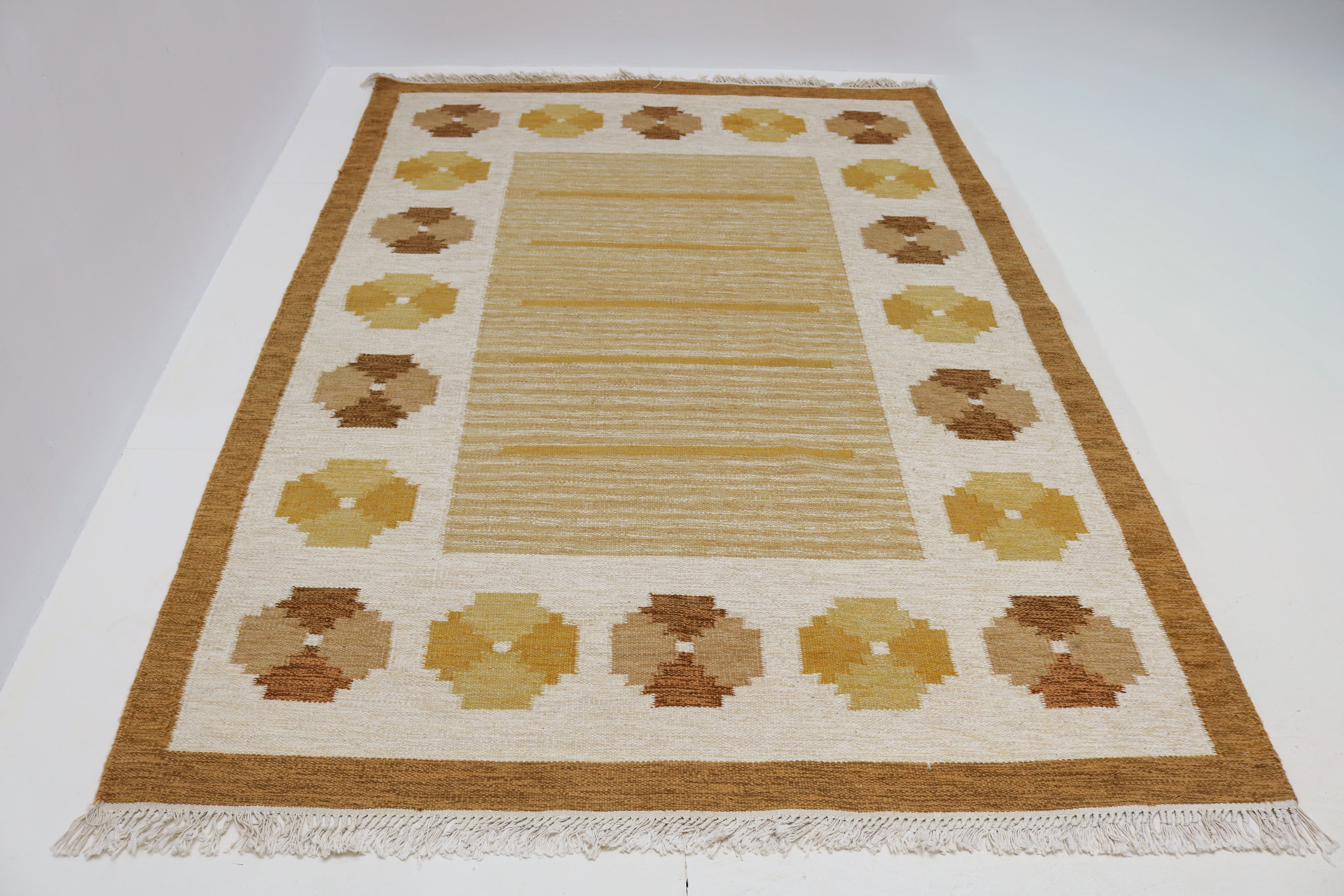 Large vintage Swedish kilim rug 290 × 200 cm in warm golden tones